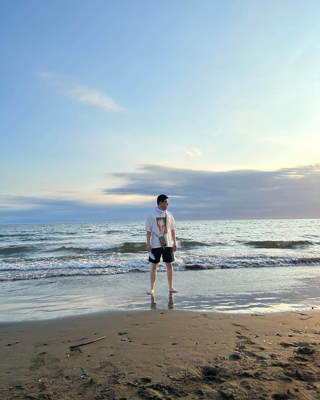 高橋愛さんのインスタグラム写真 - (高橋愛Instagram)「@minion_summer_house に 行ってきました🏖💛  夕方の海も 最高だね🤭😘🌈✨  上手く撮れた写真を 見せてくる @abe_happy 。 ウケる🤣」7月25日 17時14分 - i_am_takahashi