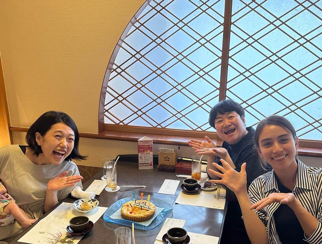 横澤夏子さんのインスタグラム写真 - (横澤夏子Instagram)「#春菜さんカレンちゃんとご飯会ー！ #お誕生日をお祝いしてくれましたーー！ #うれしーたのしーだいすきー！ #カレンちゃんが選んでくれたロウソクの数字 #720って7月20日生まれってことだと思うんだけど #私今まで年齢の数字しか見たことなかったからびっくりしたのよー！ #720歳かと思ったのよー！ #720歳になっても会いたいメンバー！ #うふ！」7月25日 17時11分 - yokosawa_natsuko