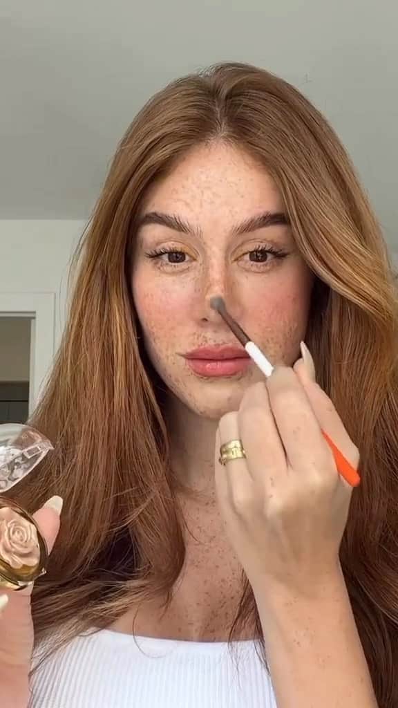 Huda Kattanのインスタグラム：「She’s so GORGEOUS 😍😍😍 @marimaria @hudabeautyshop products brows, contour, & cheek stain #hudabeauty」