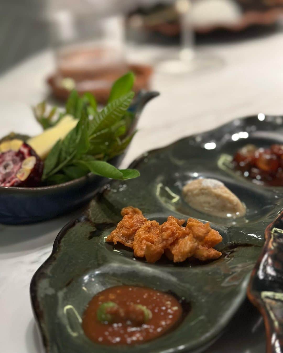 西澤絵理さんのインスタグラム写真 - (西澤絵理Instagram)「バンコクの感動レストランpart2🍽️  内装もお料理も最高です♡ 辛さは控えめにしないと結構辛いけどそれがまた美味しい。 私えびがすごく好きでよく食べるんだけど、ロブスターが今までの人生1美味しかった🦞(写真無し) . #bangkoklife #bangkokbestrestaurant」7月25日 17時25分 - eriyogacat