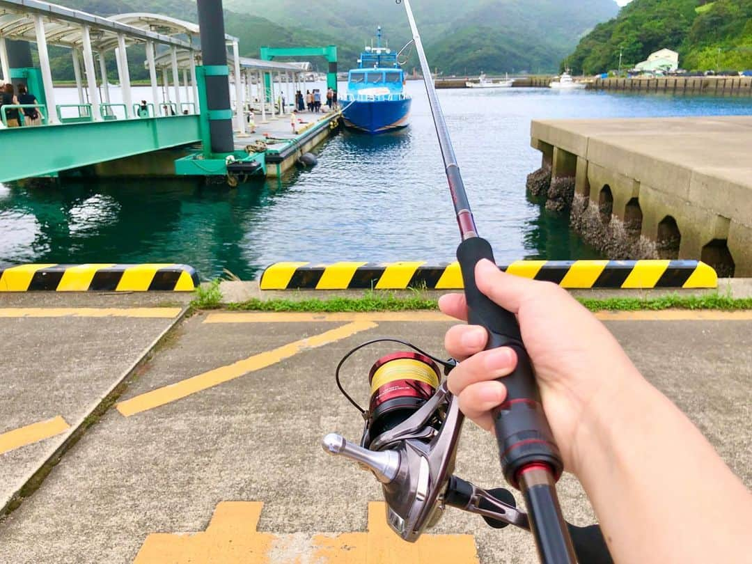 平地真菜さんのインスタグラム写真 - (平地真菜Instagram)「こんにちは、五島産業汽船㈱です！ ７月１９日に投稿しました、ＮＢＣ「Ｐｉｎｔ！」でお馴染み！ 平地真菜さんの爆釣carモニター利用の投稿第２弾です！  当日朝、長崎港を出港し、上五島・鯛ノ浦港に１２時前に到着されました。 鯛ノ浦港で爆釣carと初対面！ 弊社社員による搭載品の説明を受け、いざ釣りへ出発！ 果たして、釣果は出たのか！？ 来週の投稿もお楽しみに^^  @mana_hirachi さん、ありがとうございます😊  爆釣Carの予約・詳細については、プロフィール下ストーリー「爆釣Car予約」に貼っておりますURLよりアクセス下さい🎣  #アジング  #エギング  #爆釣  #爆釣car  #ルアー  #レンタカー  #上五島  #五島  #五島列島  #釣りの聖地  #釣り  #防波堤  #海釣り  #中通島  #五島産業汽船  #長崎  #モビリティ  #toyota  #平地真菜 さん #モニター利用 ありがとうございます！ #nbc  #長崎放送  #pint!  #ウェザーマップ」7月25日 17時33分 - mana_hirachi