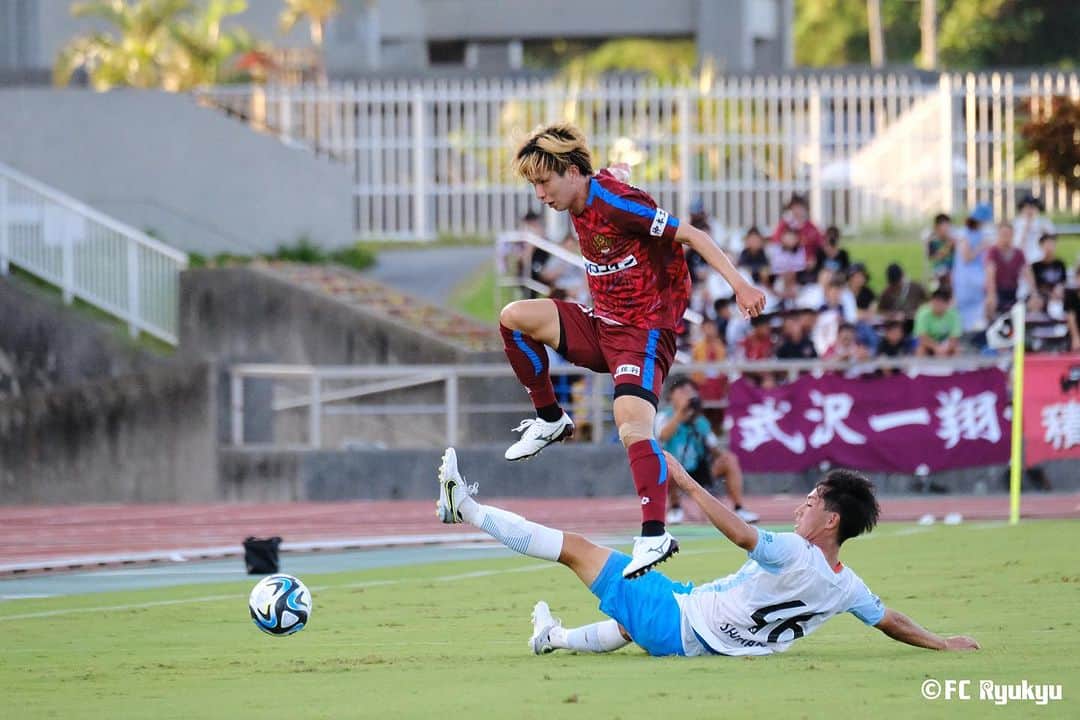 FC琉球さんのインスタグラム写真 - (FC琉球Instagram)「📷｜𝙋𝙃𝙊𝙏𝙊𝙂𝘼𝙇𝙇𝙀𝙍𝙔  7/22(土) J3 第19節 🆚Ｙ.Ｓ.Ｃ.Ｃ.横浜 📍タピスタ  #FC琉球  #FCRYUKYU  #沖縄  #okinawa  #琉球  #jleague #Jリーグ  #サッカー  #football  #soccer  #sfida  #ジンベーニョ  #沖縄とともに強くなる #ONEOKINAWA  #J30」7月25日 17時34分 - fcryukyu
