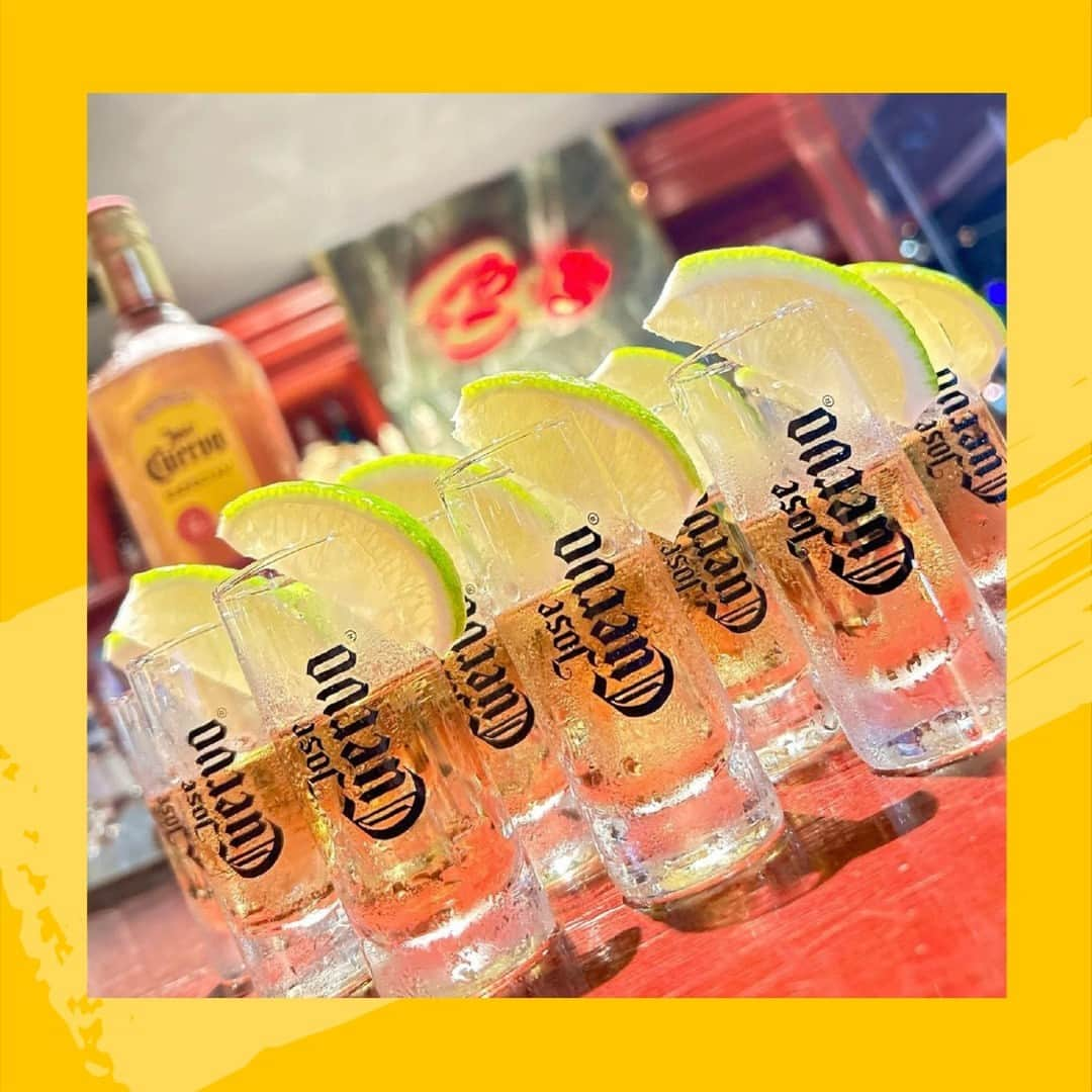 Jose Cuervo Japanのインスタグラム：「パーティーに必要なのは、美味しいお酒と仲間たち！⁠ 一緒に飲みたい友達を@でコメント欄にタグつけしてね！👭⁠ 📷＠bee.kawasaki⁠ . ⁠ .⁠ . ⁠ #クエルボ #ホセクエルボ #テキーラショット #テキーラ #お酒 #バー#パーティー #休日 #飲み会 #飲み友⁠」