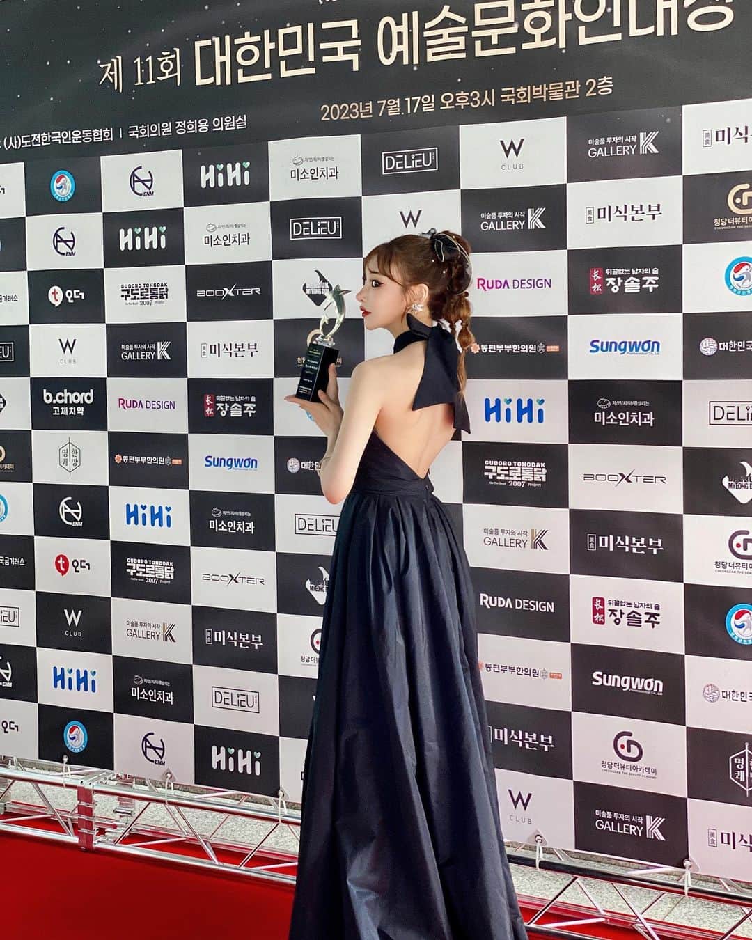 明日花キララさんのインスタグラム写真 - (明日花キララInstagram)「Korean Art Cultual Awards 2023 素敵な賞を受賞しました🏆 セレブリティに出ていたミネ役の女優さんや韓国女優さん、ミスコリアのモデルさんみなさん凄く綺麗だった💖  해외 모델 상 주셔서 너무 너무 너무 너무 아주 많이 행복해요 제 방에 두고 매일 볼게요 소중해요 또 만나요 고마워요~~🫶🏻」7月25日 17時36分 - asukakiraran