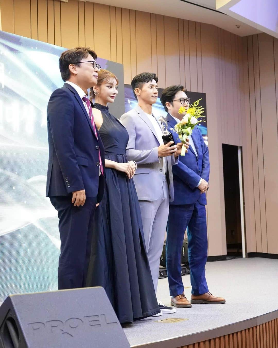 明日花キララさんのインスタグラム写真 - (明日花キララInstagram)「Korean Art Cultual Awards 2023 素敵な賞を受賞しました🏆 セレブリティに出ていたミネ役の女優さんや韓国女優さん、ミスコリアのモデルさんみなさん凄く綺麗だった💖  해외 모델 상 주셔서 너무 너무 너무 너무 아주 많이 행복해요 제 방에 두고 매일 볼게요 소중해요 또 만나요 고마워요~~🫶🏻」7月25日 17時36分 - asukakiraran