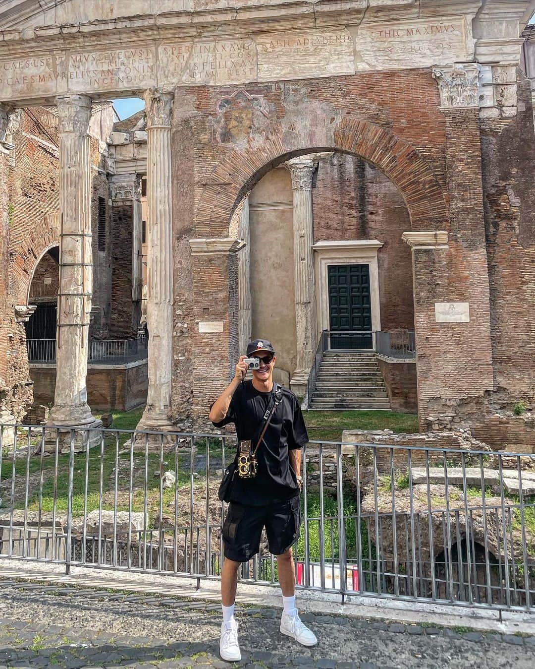 ペ・ジョンナムのインスタグラム：「roma story 😃📸🏛️⛪️🛕🇮🇹🇮🇹🇮🇹 @songzio_official」