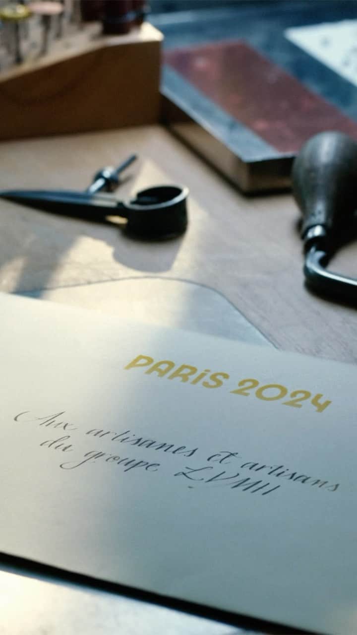 LVMHのインスタグラム：「LVMH joins forces with @paris2024 by becoming a Premium Partner of the Olympic and Paralympic Games, in an unprecedented creative burst.  Paris 2024 will entrust several essential roles to artisans from the LVMH Group, including the design of the Olympic and Paralympic medals by @chaumetofficial   @moethennessy wines and spirits Maisons will provide their exceptional products as part of hospitality programs. @sephora will be a partner for the Olympic Torch Relay.  Between now and the opening ceremony, LVMH and its Maisons – in particular @louisvuitton, @dior and @berluti – will present, with approval from Paris 2024, the different aspects of their engagement, enabling LVMH to become the ‘Artisan of All Victories’.  —  LVMH s’associe avec @paris2024 en devenant Partenaire Premium des Jeux Olympiques et Paralympiques, dans un élan créatif inédit.  Paris 2024 a décidé de confier un certain nombre de missions aux artisanes et artisans du groupe LVMH, parmi lesquelles la conception, par la Maison @chaumetofficial, des médailles Olympique et Paralympique. Les Maisons de @moethennessy apporteront leurs produits d’excellence dans le cadre des programmes d’hospitalité. @sephora sera pour sa part partenaire du Relais de la Flamme Olympique.  D’ici à la cérémonie d’ouverture, le Groupe et ses Maisons – notamment @louisvuitton, @dior et @berluti - dévoileront, en accord avec Paris 2024, les différents aspects de leur engagement, engagement qui permettra à LVMH d’être l’Artisan de toutes les victoires.  #LVMH #Paris2024 #ArtisanDeToutesLesVictoires」