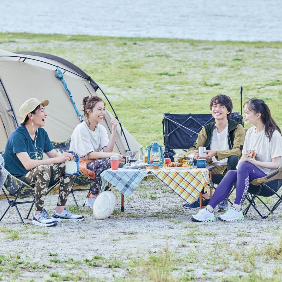 のインスタグラム：「＼フェスやアウトドアにも◎／ 【STYLE FREE by CW-X】 運動時のカラダのコンディションをととのえることで ライフスタイルをサポートします。  くわしくはプロフィールからブランドサイトをチェック！ プロフィールに記載のURL→中段の「STYLE FREE by CW-X」バナーから🔎 @cwx.jp  #cwx #outdoor #スポーツタイツ #夏コーデ#スポーツウェア#フェス #夏フェス#スポーツブランド #アウトドア #キャンプ #ハイキング #BBQ#バーベキュー#アウトドアコーデ#アウトドアファッション#タウンユース」