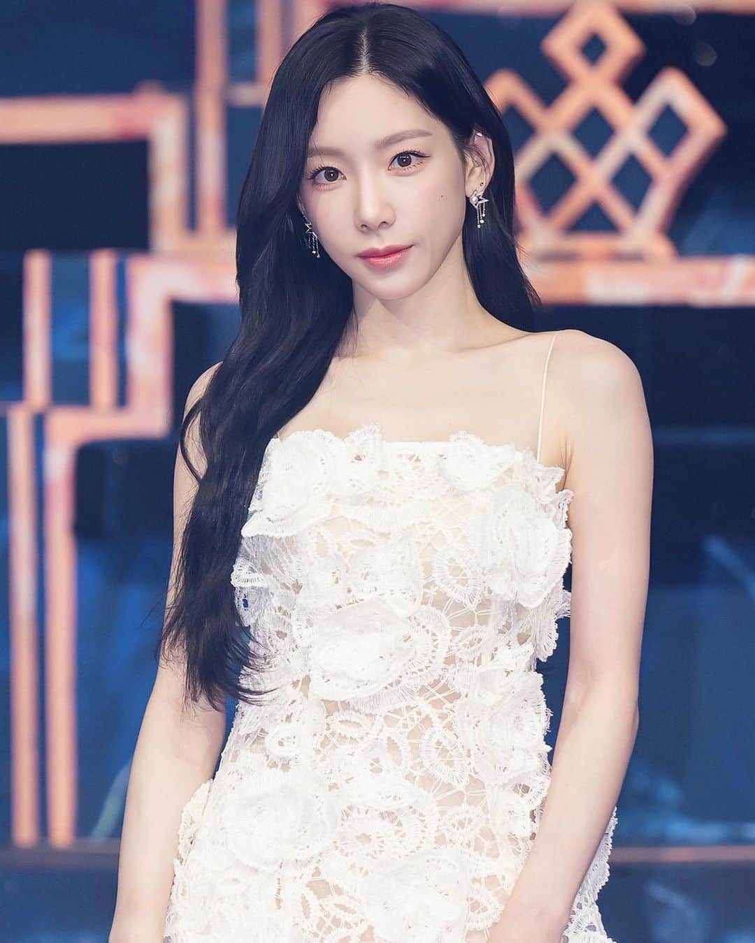 TAEYEONのインスタグラム：「my princess 🤍🪽  -Queendom Puzzle Photo Event for Live Broadcast 👑  @taeyeon_ss  #태연 #TAEYEON  #퀸덤퍼즐」