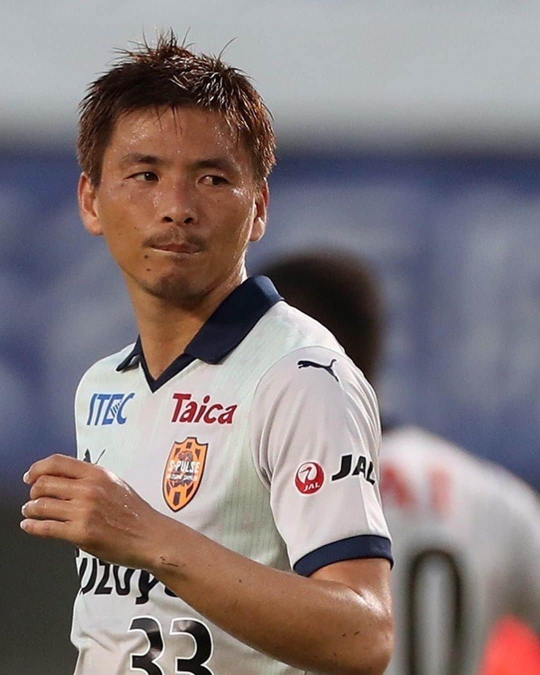 乾貴士のインスタグラム：「あと、１５試合皆んなで頑張ろう！！ チーム、サポーター全員で！！」