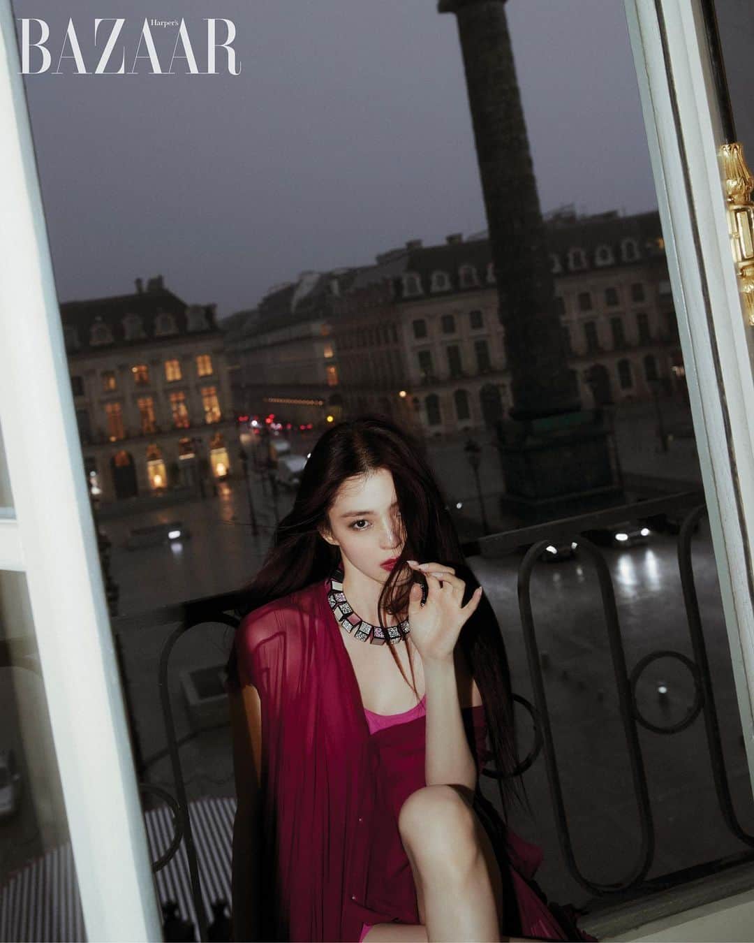 ブシュロンさんのインスタグラム写真 - (ブシュロンInstagram)「Han So-Hee captured by Harper’s Bazaar Korea during the new Carte Blanche High Jewelry presentation in Paris   📷 Photo - Wontae Go  Model - @xeesoxee   #MoreisMore #HighJewelry  #HanSoHee #HarpersBazaarKorea」7月25日 17時57分 - boucheron