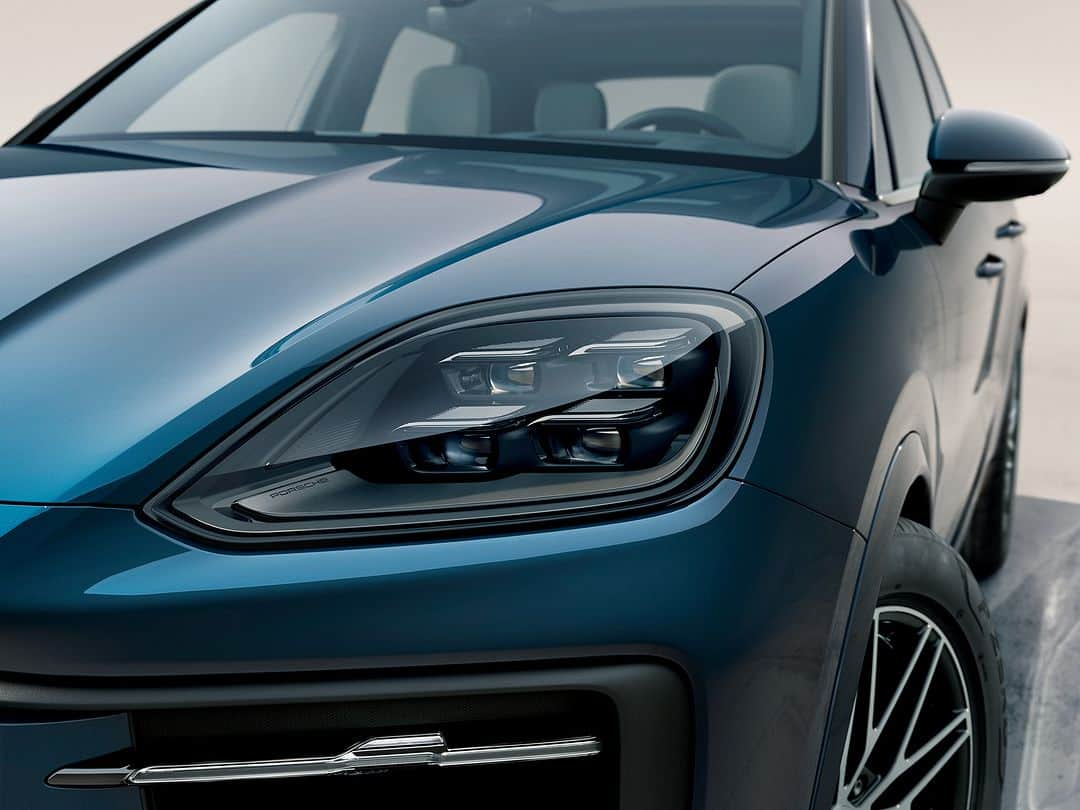 Porsche Japanのインスタグラム：「自分の道を進む人々の為に。  #ポルシェ #Porsche #カイエン #Cayenne #SUV」