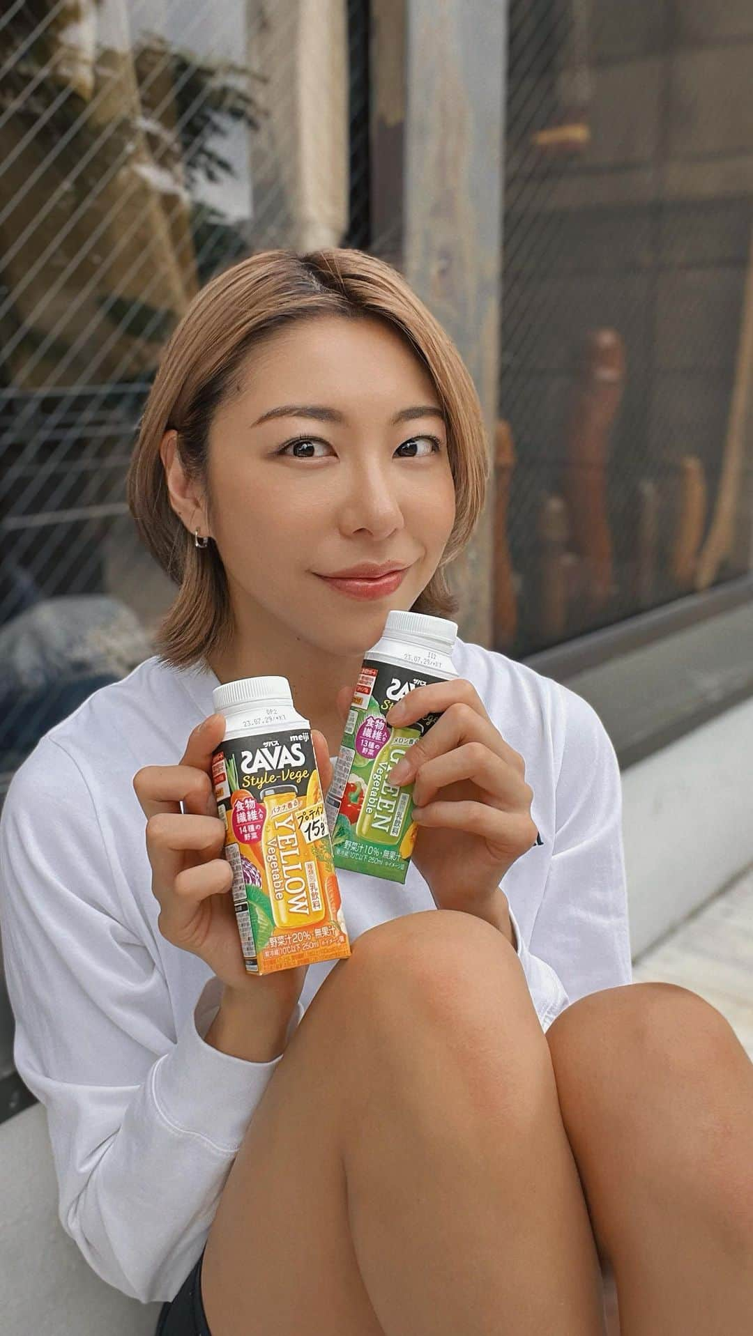 池田ゆりのインスタグラム：「ザバスから野菜も取れるプロテイン「ザバス Style-Vege」が発売されました♡  野菜とプロテインが両方摂れるドリンクってうれしい🥤  10種類以上の野菜と食物繊維がたくさん入っているのに、すっきりしててとても飲みやすい！  フルーティなので朝ごはんにも間食にもおすすめ🍎✨ わたしはハイキングの前に飲んでいくよ⛰️🥾  #ad #ザバス #プロテイン #トレーニング #workout #ハイキング #山ライフ #fitness #bodymake #理想の身体 #夏に向けて #高タンパク質 #脂質ゼロ #タンパク質15g配合 #protein」