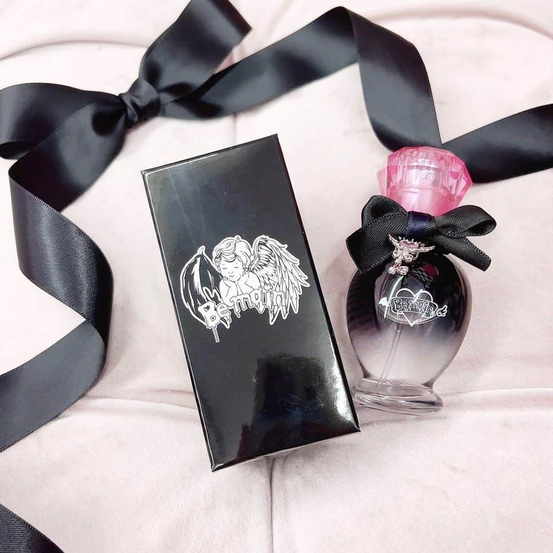 Ank Rougeさんのインスタグラム写真 - (Ank RougeInstagram)「🖤Be mqin🤍  ♡Be mqin eau de toilette  ¥8,690taxin  ♡Be mqin リボンチャームカチューシャ  color ホワイト ブラック  ¥6,450taxin  7/28 12時 スタート 公式通販サイトAiland先行予約販売  AnkRouge店舗　8/11より販売スタート AnkRouge全店でお取り扱い♡  店舗予約8/4からスタート」7月25日 18時00分 - ankrouge_official