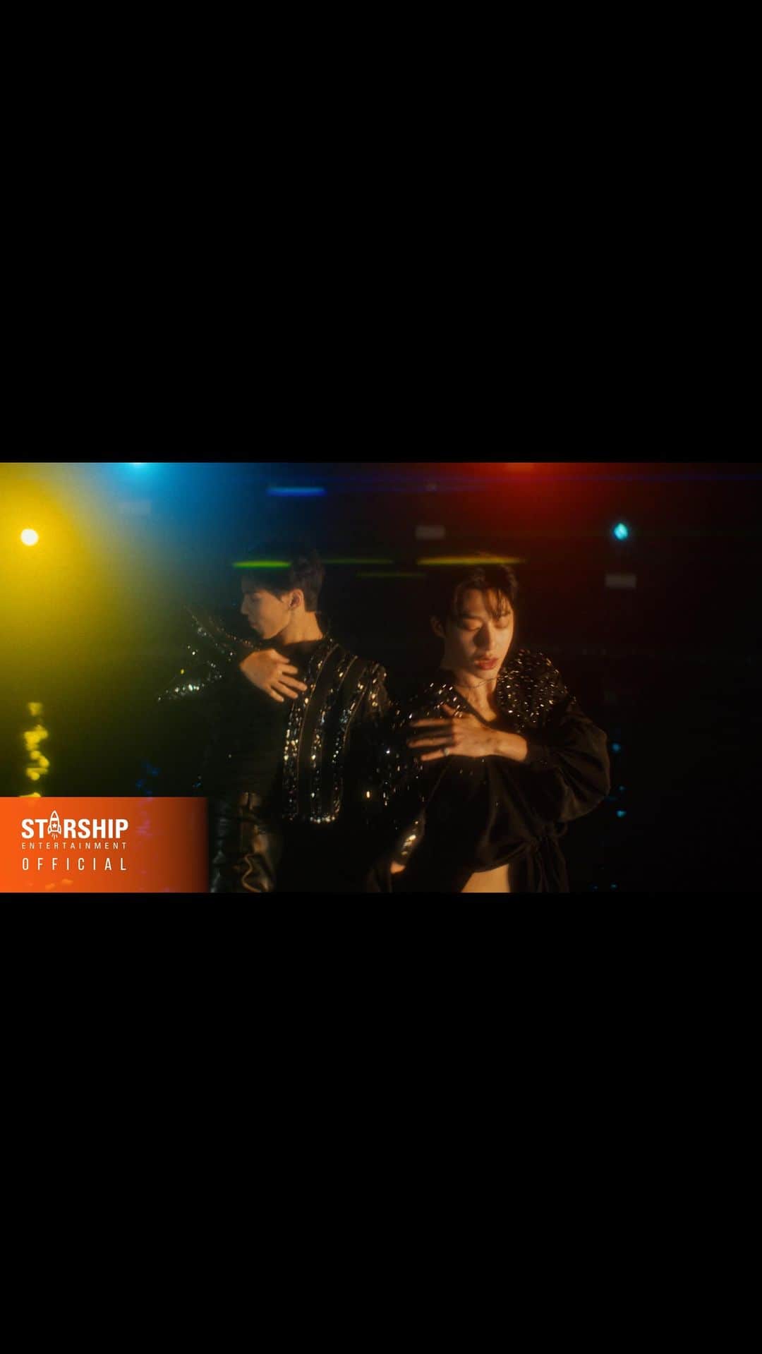 のインスタグラム：「🎥 SHOWNU X HYUNGWON The 1st Mini Album ’THE UNSEEN‘ 🕶  ’Love Me A Little‘ MV 지금 바로 감상하세요!  #셔누 #SHOWNU #형원 #HYUNGWON #몬스타엑스 #MONSTAX #MONSTA_X #THEUNSEEN #LoveMeALittle  ▶ https://youtu.be/a_9p1S6QKPs」