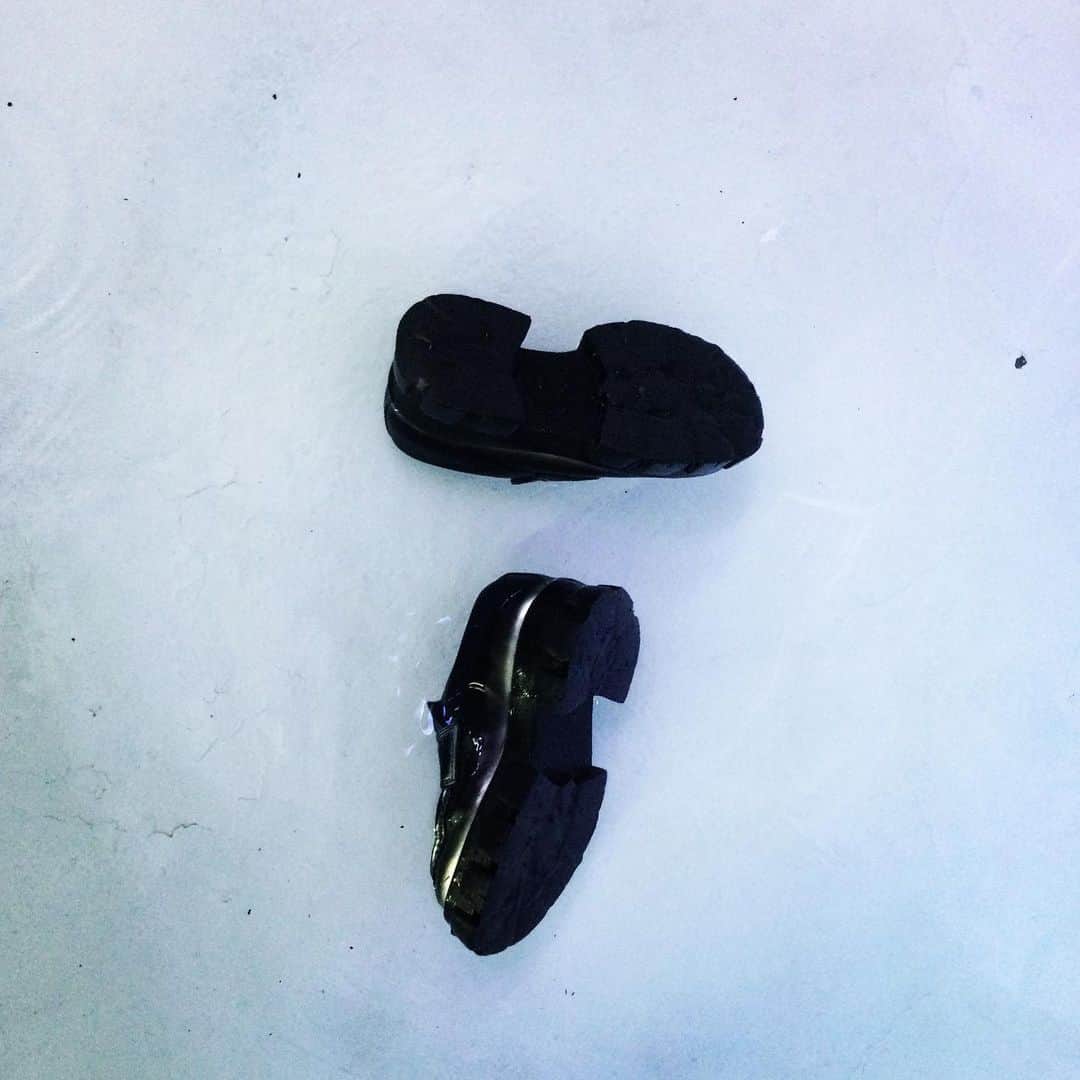 マヨイ・ディスコニックさんのインスタグラム写真 - (マヨイ・ディスコニックInstagram)「水張りをして撮影だったので、一度この靴水没してるんです　#ぷかぷか #KiD #少年のアビス #お気に入り」7月25日 18時01分 - myi_howl