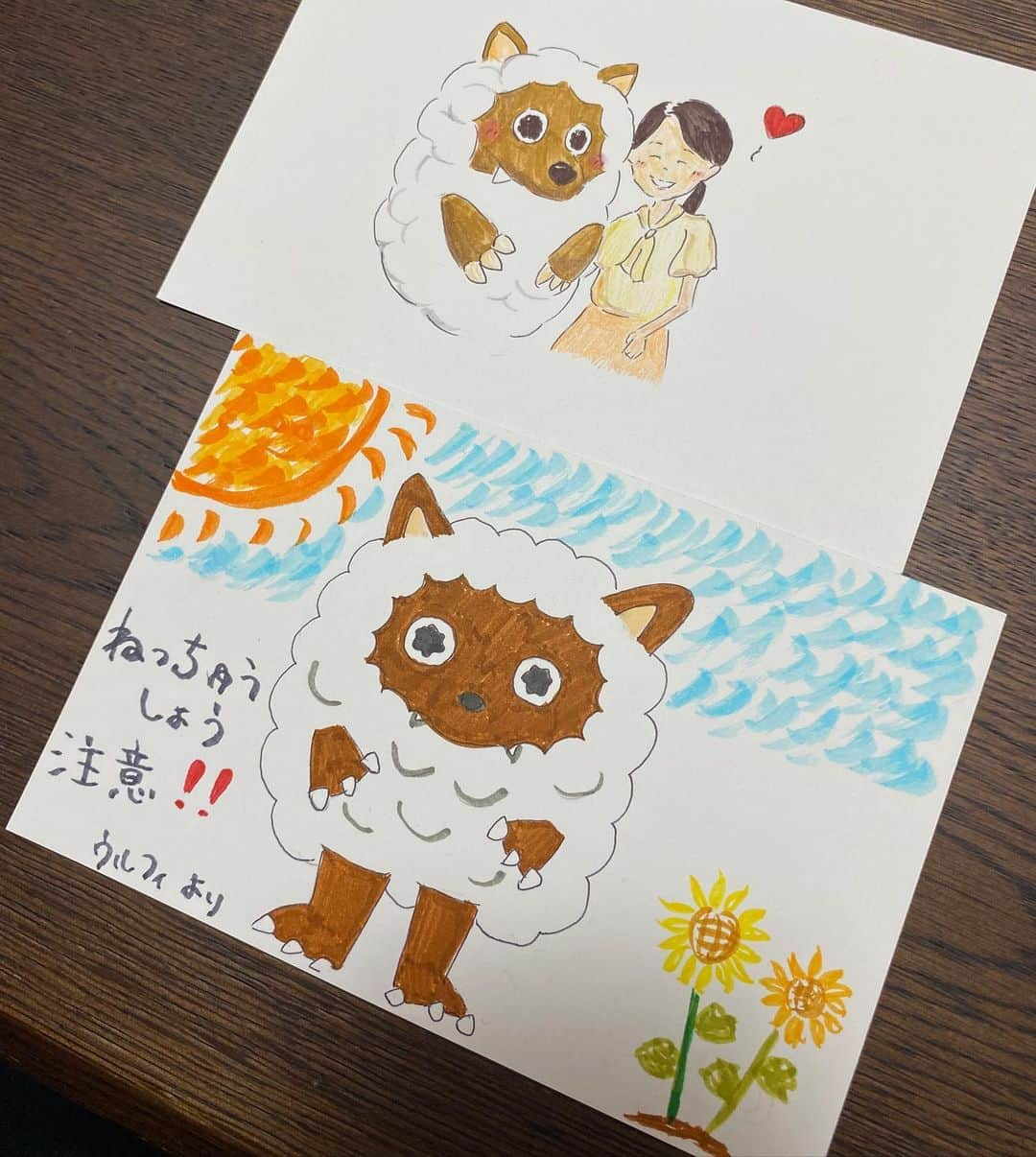 島津咲苗さんのインスタグラム写真 - (島津咲苗Instagram)「先日帰省した時 何する〜？絵描く〜？と 妹がポストカードとペンを出してきまして。 ウルフィをテーマにして描きました🎨  どちらが私の絵でしょう🧐笑  . . . #一目瞭然 #妹 #絵が上手い #黒板に書いているからか #字も綺麗になっていた #帰省 #お絵描き #イラスト #ウルフィ #島津咲苗 #絵心 ... #姉妹なのに」7月25日 18時04分 - sanae_shimazu