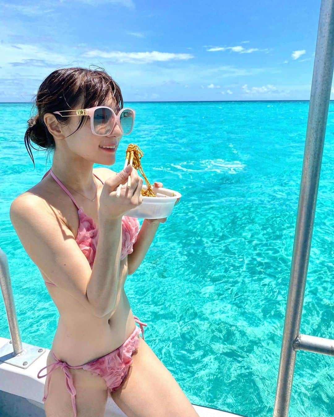 夏本あさみのインスタグラム：「焼きそばはUFO✌️🤍🤍」