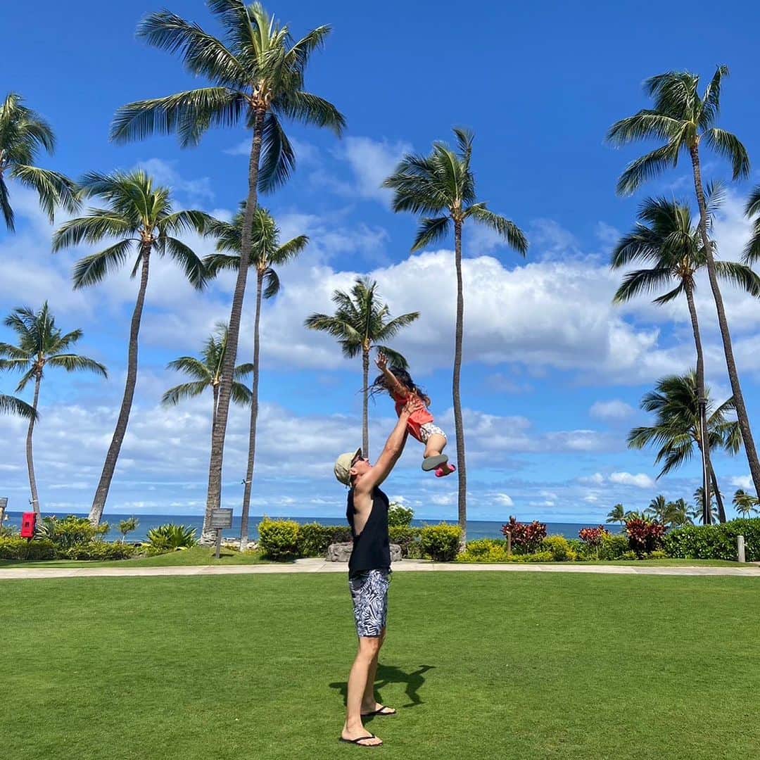 森豪士さんのインスタグラム写真 - (森豪士Instagram)「3枚目の写真は5年前😌 生後半年で連れてきた娘も随分大きくなったねー👶🏼 家族みんなが元気で、またこうしてハワイに訪れる事が出来て幸せです🏝️✨ #hawaii #family  #trip #ハワイ」7月25日 18時09分 - tsuyoshimori