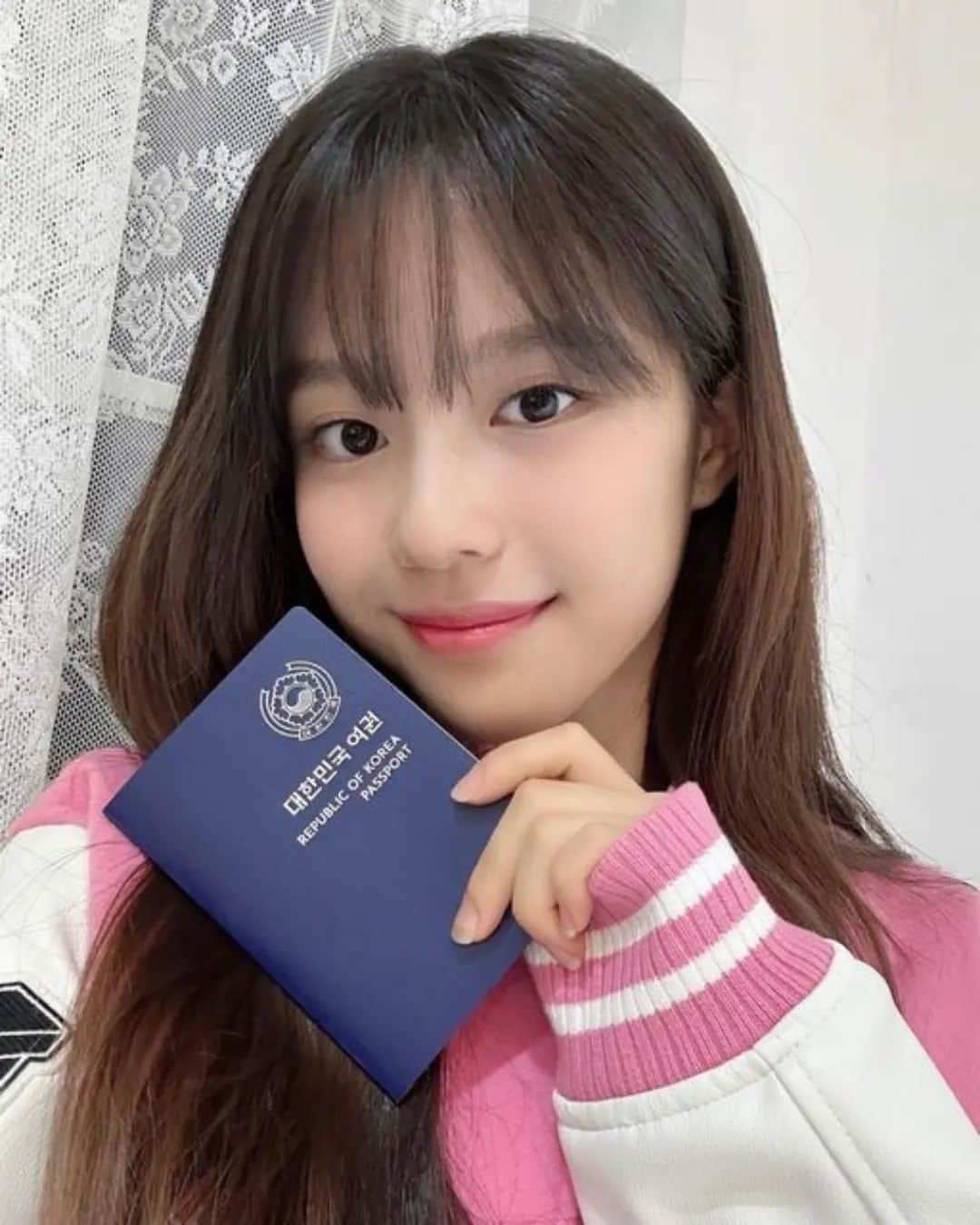 のインスタグラム：「@universeticket_record by @get_regrammer HWANG SIEUN From 🇰🇷  #황시은 #HWANGSIEUN #유니버스티켓 #universeticket #SBS #fnfentertainment」