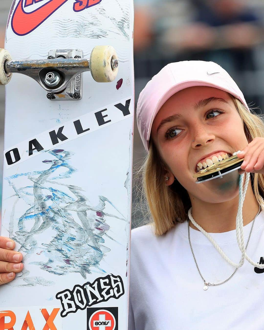 OAKLEYのインスタグラム：「No parental supervision required. Congrats @chlo_the_flo, the youngest winner in the @xgames' street skating discipline. #TeamOakley」