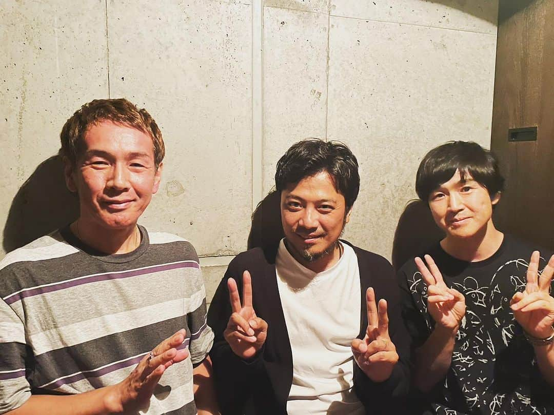 藤巻亮太のインスタグラム：「FM COCOLO「FRIDAY NIGHT JUNCTION」馬場俊英さん、光永亮太さんと一緒にミーティング。お楽しみに^ ^」