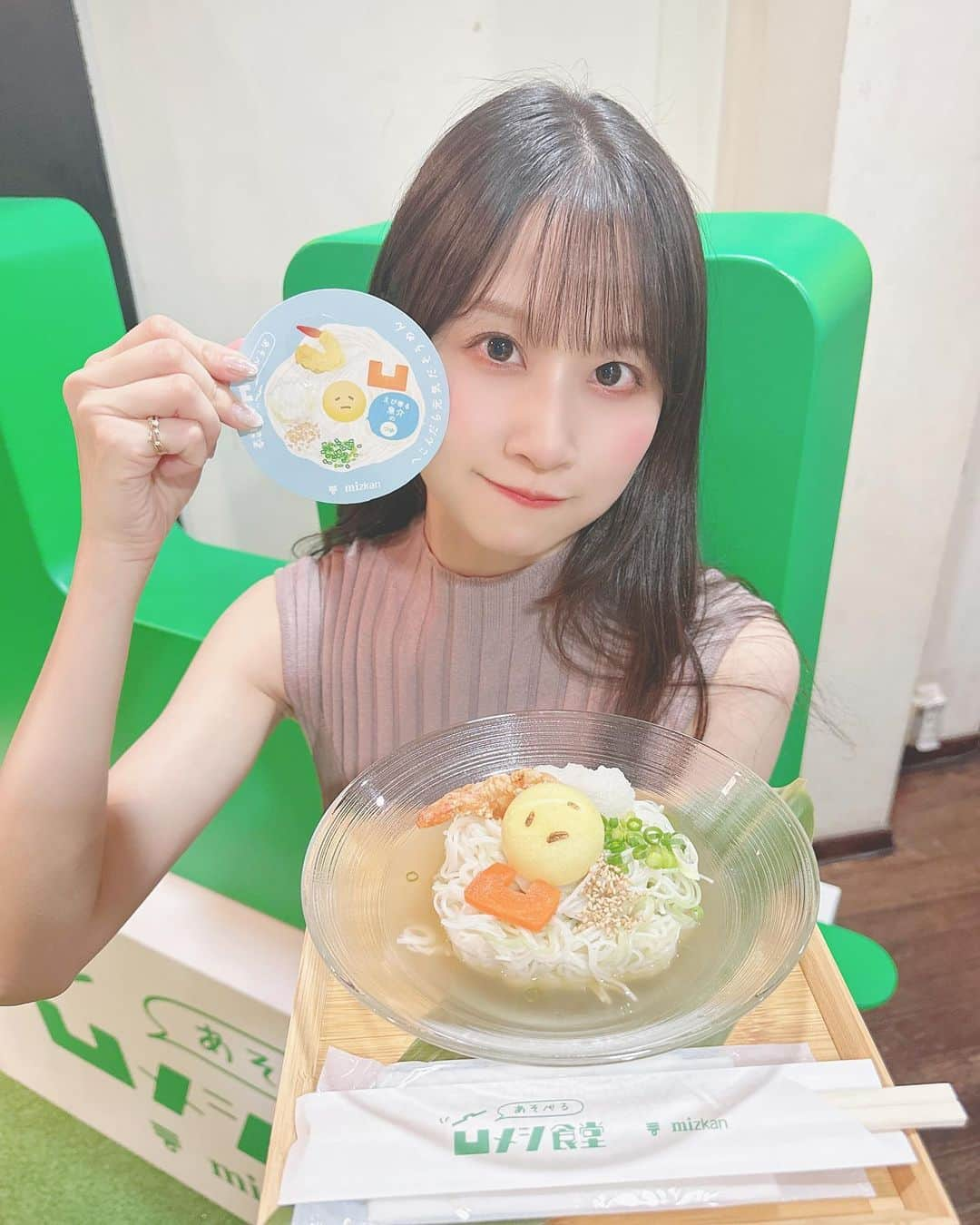 八木沙季のインスタグラム：「🤍🤍  昨日はモーニング娘。'23の生田さんと遊んだよ💚 なんかしたいね！ってなって凹メシ食堂行ってみる！？ って急遽行ってみました😂✌🏻 めちゃくちゃ楽しかった…！！笑 TikTokにも動画アップするので見てください🥹  #凹メシ食堂  #そうめん」