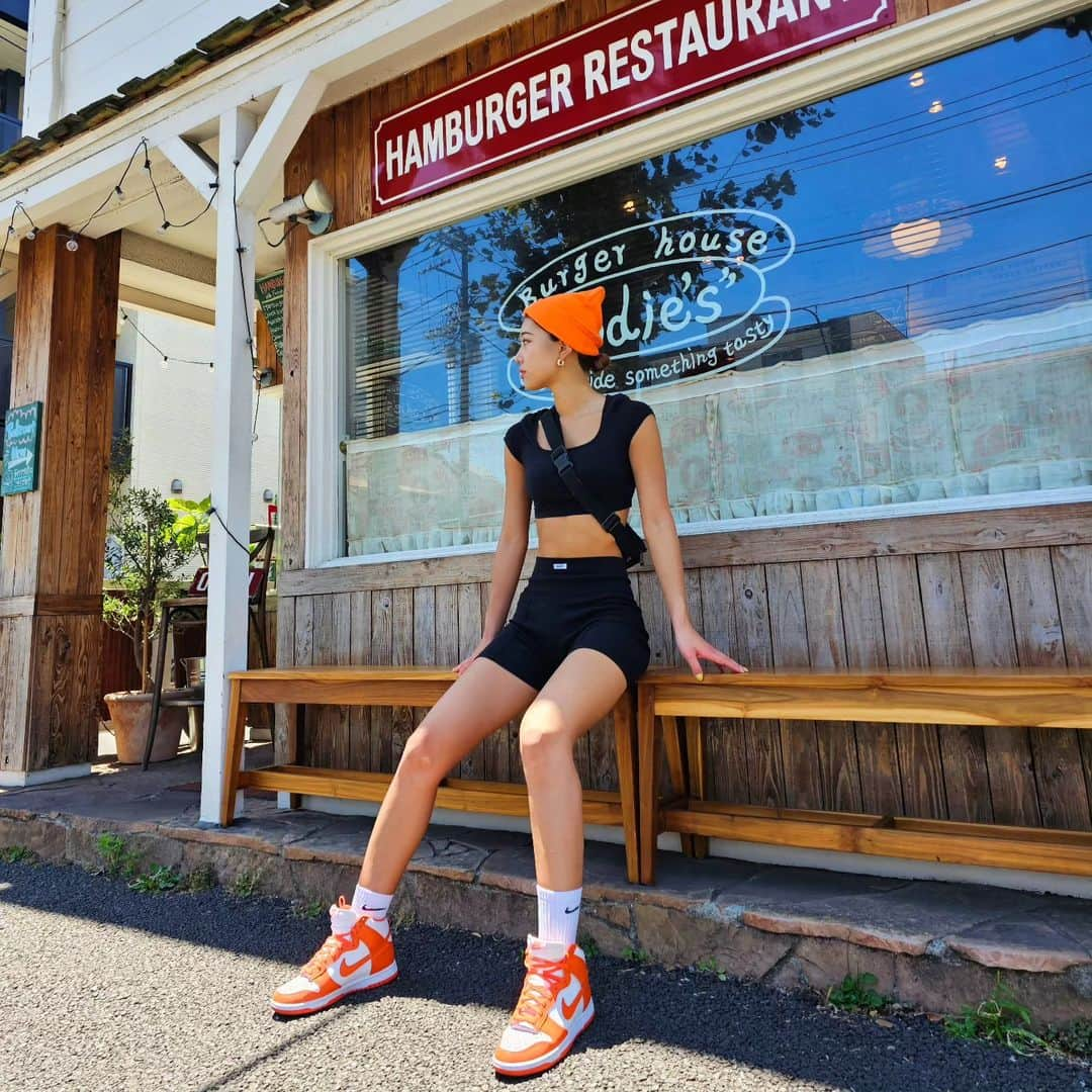 成沢紫音さんのインスタグラム写真 - (成沢紫音Instagram)「久しぶりに食べるハンバーガーは美味しくてたまりませんね 🍔⁡🤤⁡ ⁡⁡ ⁡⁡ ⁡⁡ ⁡⁡ ⁡ #ハンバーガー  #codies  #ハンバーガーハウス  #hamburger  #横浜グルメ  #🍔」7月25日 18時29分 - onchan4031