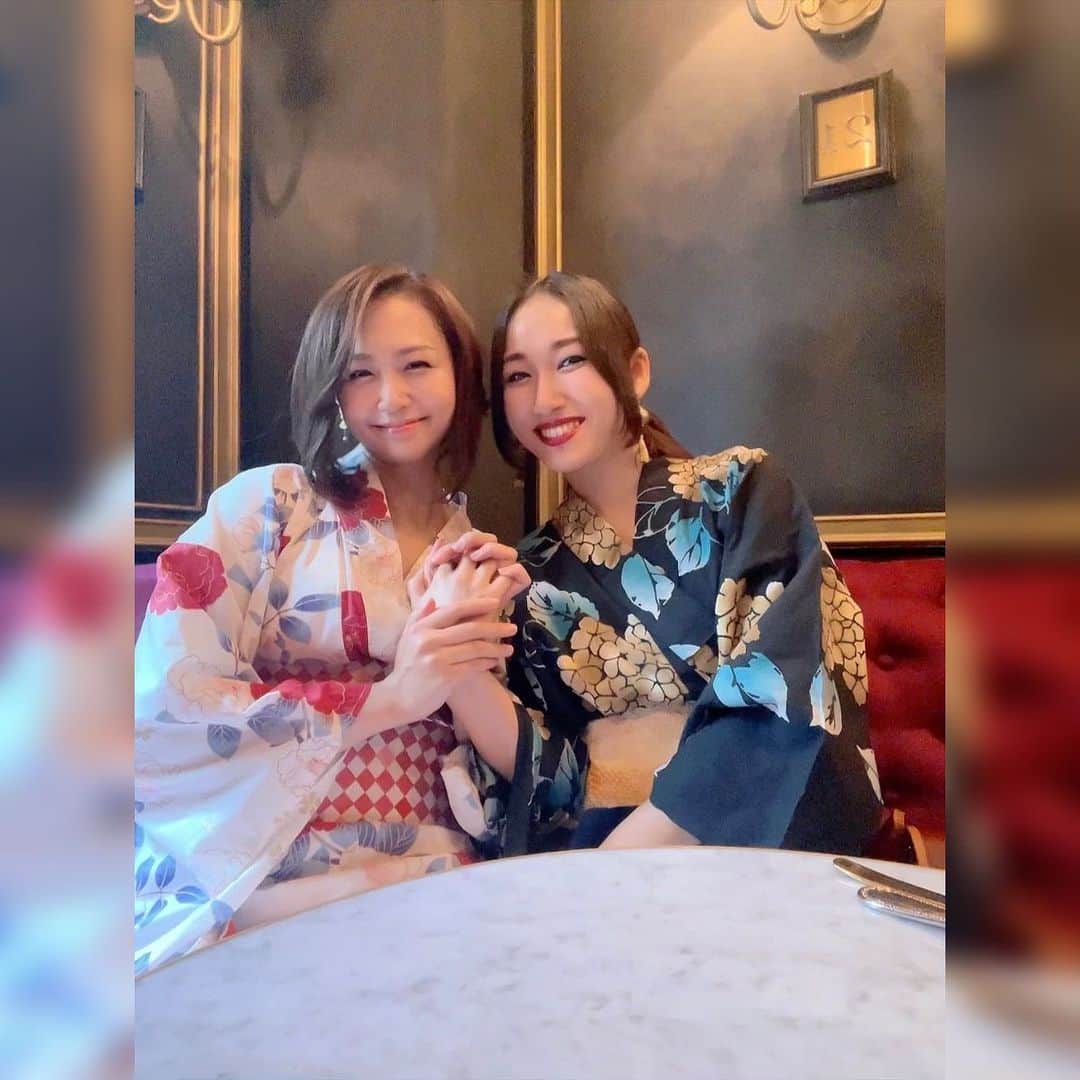水上真理のインスタグラム：「日曜日はアオイさんと 着物でお出かけ🥰 . @bittersendclub で 美味しい ピーチパフェ🍑と アイスティをいただいて✨ . 銀座の街をお散歩して . 美味しいお刺身と だし巻きで乾杯🍻✨ . カラオケにも行って 最高の一日でした♡ . #smile  #happy #love  #浴衣  #浴衣女子  #銀座」
