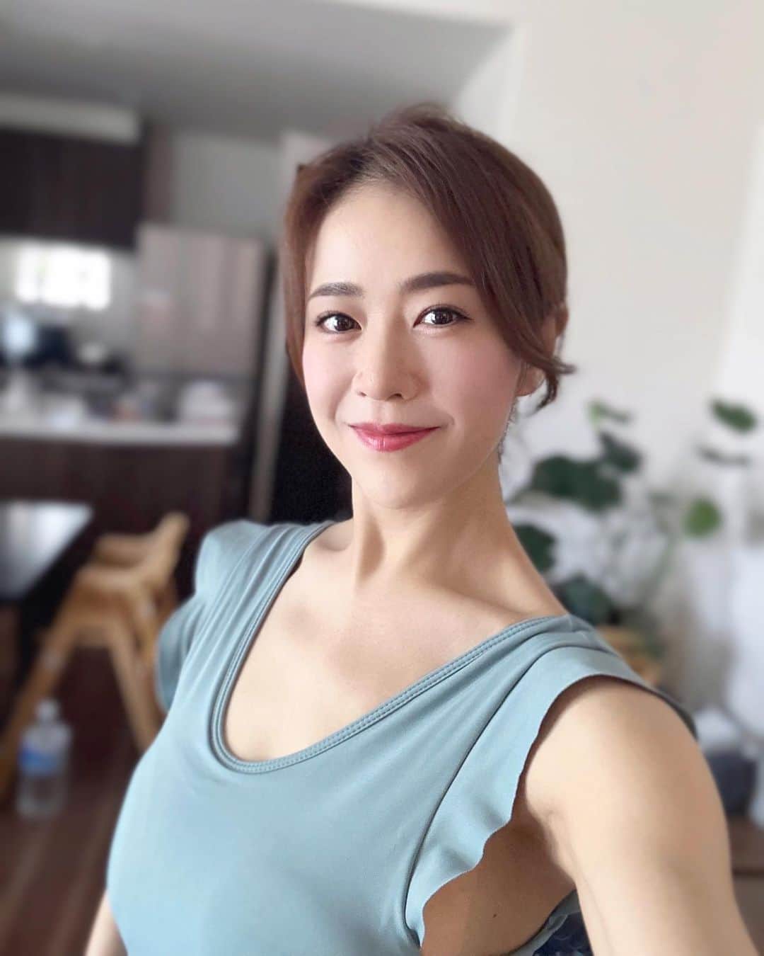 しろまっするのインスタグラム：「･ Enjoy the time you have for yourself 🫶🩵  @derossi_interior 👗 10%off➡️shiro07  #fitnessmotivation #fitnessjourney #fitwear #workoutathome #家トレ #トレーニングウェア #フィットネスウェア #しろまっする」