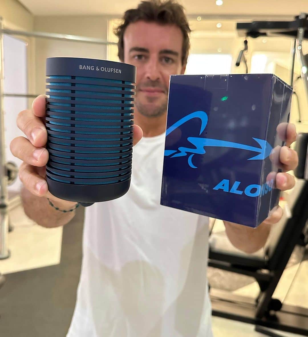 フェルナンド・アロンソさんのインスタグラム写真 - (フェルナンド・アロンソInstagram)「I wanted to introduce you to a new workout partner, my customised Beosound Explore portable speaker. Powerful, water-resistant, and ideal for travel.  @bangolufsen #bangolufsen #beosoundexplore」7月25日 18時36分 - fernandoalo_oficial
