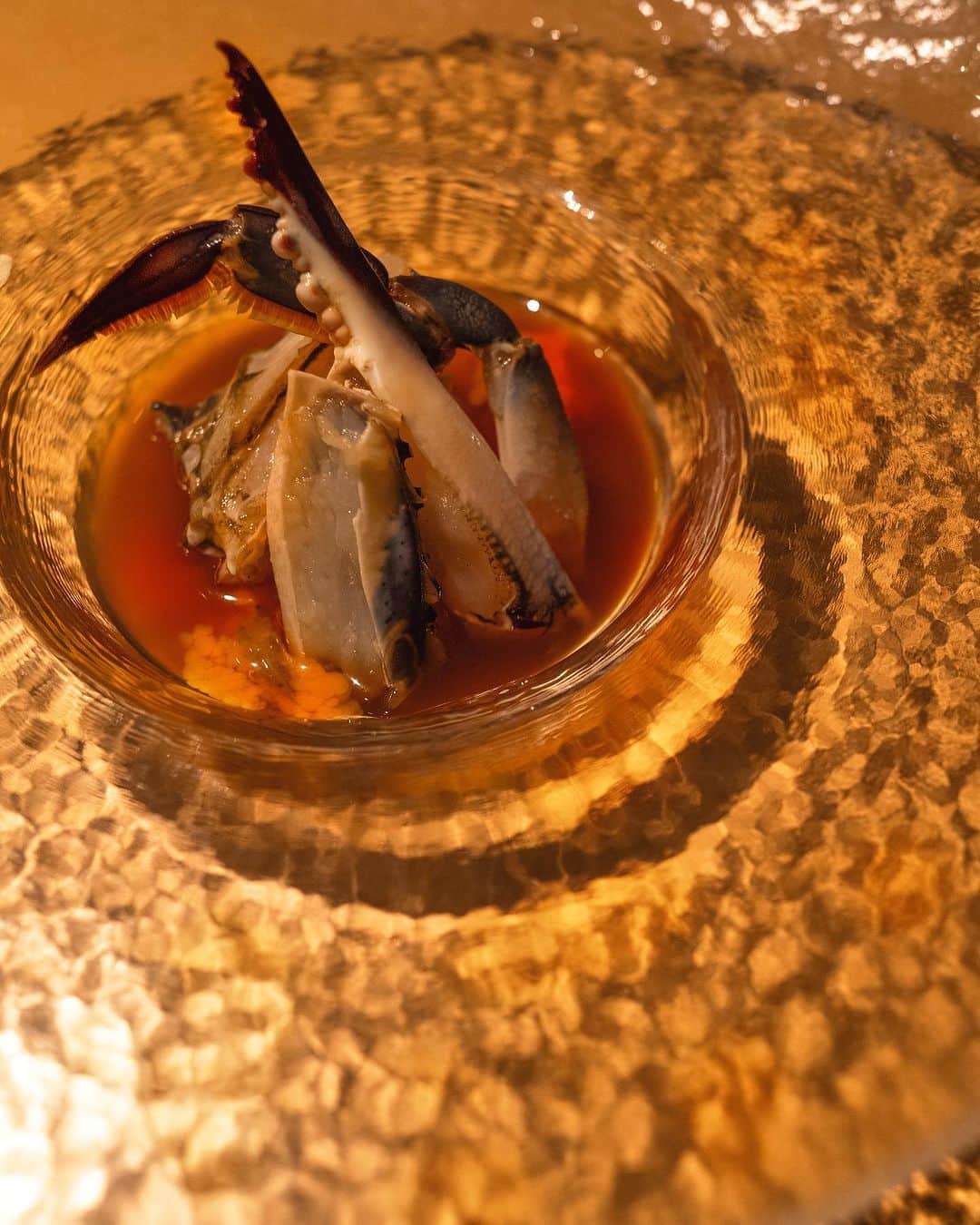 JILLさんのインスタグラム写真 - (JILLInstagram)「先日食べた美味しいもの！ 美味しいとにこにこしちゃう🥰 ⁡ 麻布十番にある 味涎さん@ajisen_tokyo で おまかせコース頂いたよ♡ カンジャンケジャン初めて食べた😳 生の海鮮で甲殻類ってちょっと構えちゃうけど ここのは全然臭みもなくて とろりんとしてて美味しかった…💓 夏に蟹…めちゃくちゃいいですね😳❣️ ⁡ 焼き物のお肉も好み聞いて下さって 料理人さんが目の前でベストに焼いて下さるの 特別感あって嬉しい〜！！ ⁡ ひとつひとつ丁寧に手の込んだ 韓国料理で、次は何かなって わくわくするコースでした🥰 お店もオトナな雰囲気で 夏デートにこんなとこ連れてってもらったら 素敵だよね♡♡♡ ⁡ ⁡ ⁡ ⁡ ⁡ #cosplayer  #coser  #cosplaygirl #otaku #오타쿠 #kawaiigirl #코스프레 #얼스타그램 #コスプレイヤー #被写体 #ポートレート #instagravure #グラビア #그라비아 #グラビアアイドル #비키니모델 #japanesegirl #撮影会モデル #asianmodel #girlportrait #ポートレート ⁡ PR #麻布十番 #焼肉 #肉割烹 #韓国料理 #完全個室 #ワイン #味涎 #麻布十番焼肉」7月25日 18時40分 - jill_g.e