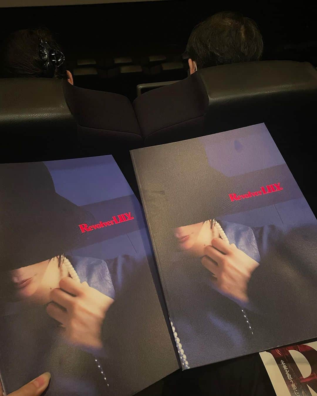 市ノ瀬アオのインスタグラム：「🎞 映画『リボルバー・リリー』の 完成披露試写会に行ってきました。  綾瀬はるかさん演じるヒロイン、小曾根百合の強く美しい情熱的なガンアクションシーンに心を揺さぶられました。壮大なスケールの物語で、とてもカッコいい映画でした。  8月11日公開です！ 皆さんもぜひ見に行って見てください＾＾  #REVOLVERLILY #リボルバーリリー #綾瀬はるか さん #東映 #映画」
