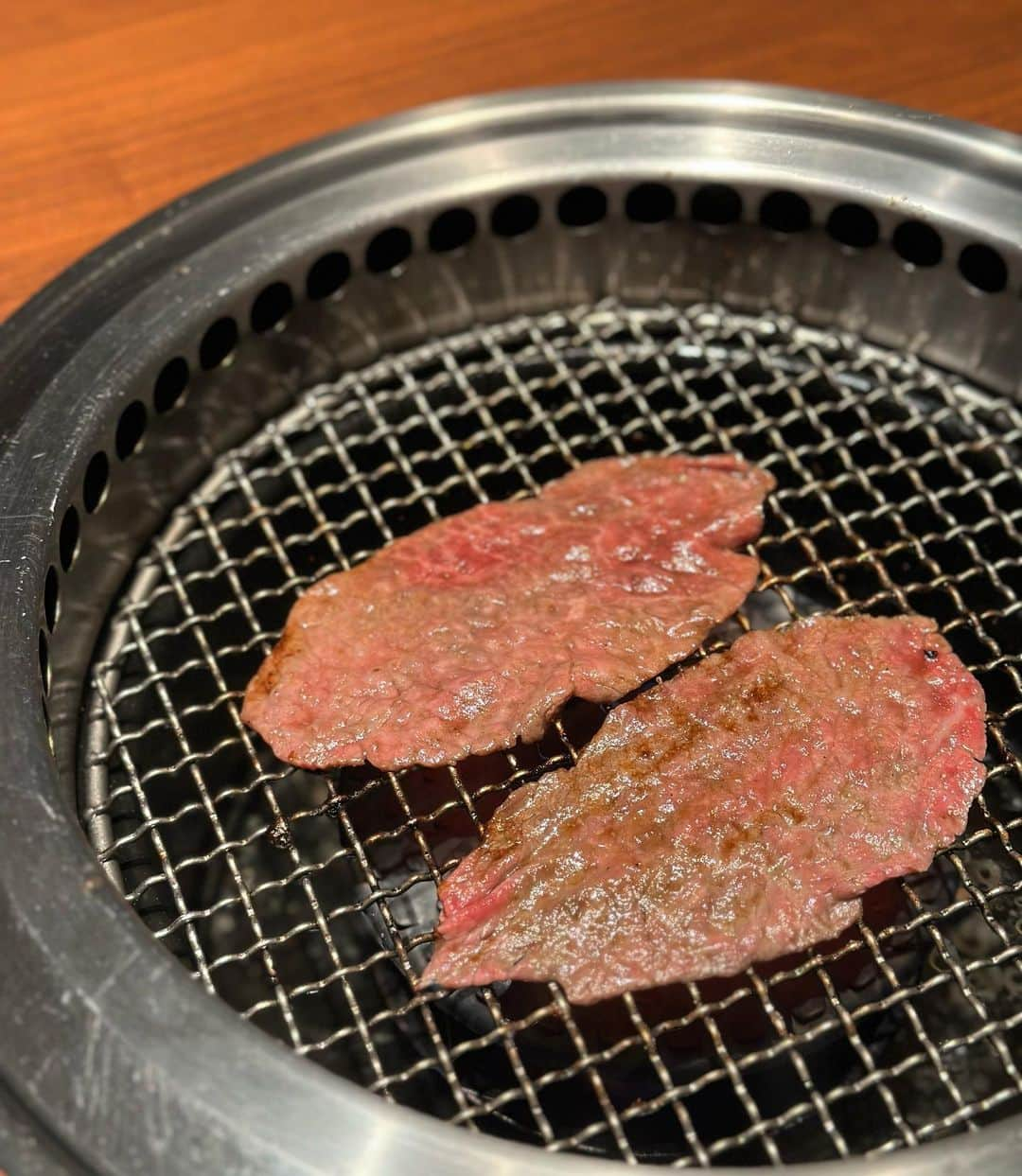 竹内渉さんのインスタグラム写真 - (竹内渉Instagram)「#PR 先日ランチで焼肉ホルモンうしごろの銀座店へ行ってきました☺️ ホルモンが大好きなので、この日食べた極みコースの内容がとてもよかった♡ホルモン苦手な方は正肉コースがオススメ^^ 我が家は焼肉の好みが少し偏っていて、なかなかうるさいほうなのですが🤣お肉の質もよく、味付けもちょうどよく、大満足の贅沢ランチでした☺️ お店も綺麗で、お店の方も親切だったよ♡また絶対行く❗️  #焼肉ホルモンうしごろ銀座店  @ushigoro_yakiniku」7月25日 18時52分 - ayumu_takeuchi