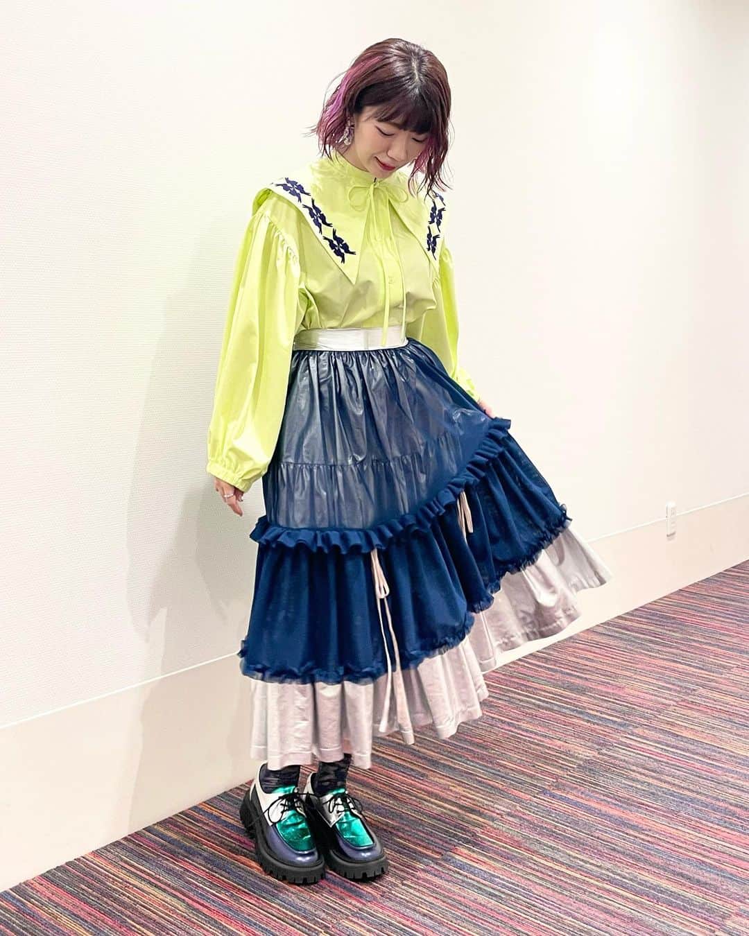 ぱいぱいでか美さんのインスタグラム写真 - (ぱいぱいでか美Instagram)「#激レアさん 衣装です💛 . 昨日放送の『激レアさんを連れてきた。』 ありがとうございました〜！ 見逃した方はTVerやテラサでご覧くださいませ👀 . ビビットなイエローが可愛い！ 激レアさんのセット、いろんな要素が盛り沢山で可愛いので その中にいてもパキッと存在感出そうなものにしました🫶🏻  トップス▶︎ @moyan_ecri_official  スカート▶︎ @rrr_tokyo  靴▶︎ @daniella_and_gemma  アクセサリー▶︎ @ooval_official  スタイリストさん▶︎ @sbhr___k ♡  moyan ecri可愛くてやっぱり好きだなあ🐘 . #激レアさん #moyanecri #RRR #daniellaandgemma #ooval #でか美衣装 #でか美ちゃん」7月25日 19時01分 - paipaidekami