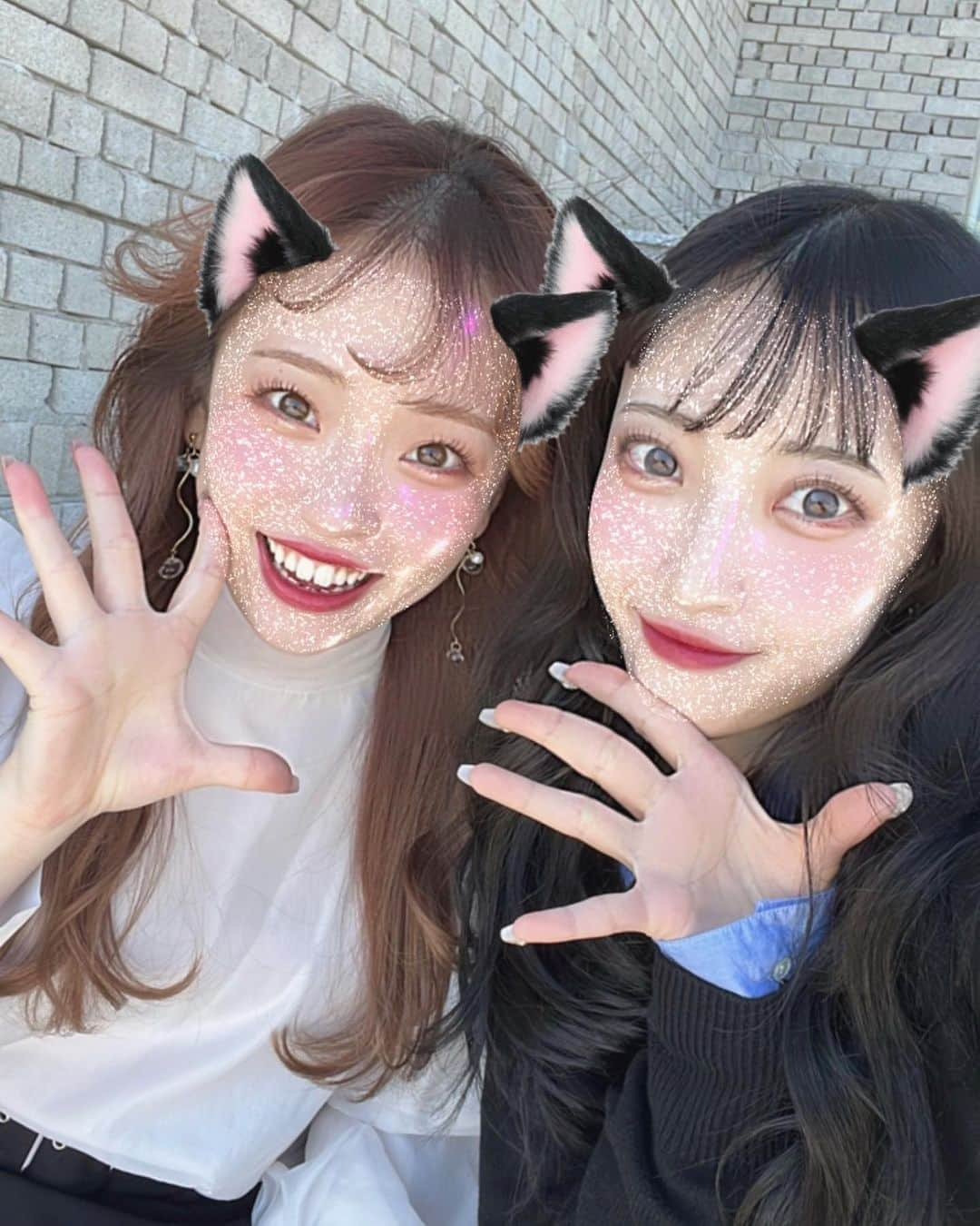 空山菜摘のインスタグラム：「♡ さぁやカムバ🫶おかえり . . ストーリーにはあげてたけど 載せそびれてたお気に入りの動画😂❤️ 健康器具乗り回す2人😂楽しそうすぎ . ちなみに2枚目に載せたカフェでは まさかのディノがMVで寝転んでた席に 座ってました👼🌈(知らずにオタ活カムサハムニダ) . また一緒にどっか旅行行こう〜✈️ . . . . #kunyan_trip #韓国旅行 #韓国情報 #渡韓 #韓国旅行🇰🇷 #韓国🇰🇷 #ソウル旅行 #ソウル旅 #韓国女子旅 #韓国一人旅 #韓国大好き #海外旅行 #聖水 #カロスキル #東大門」