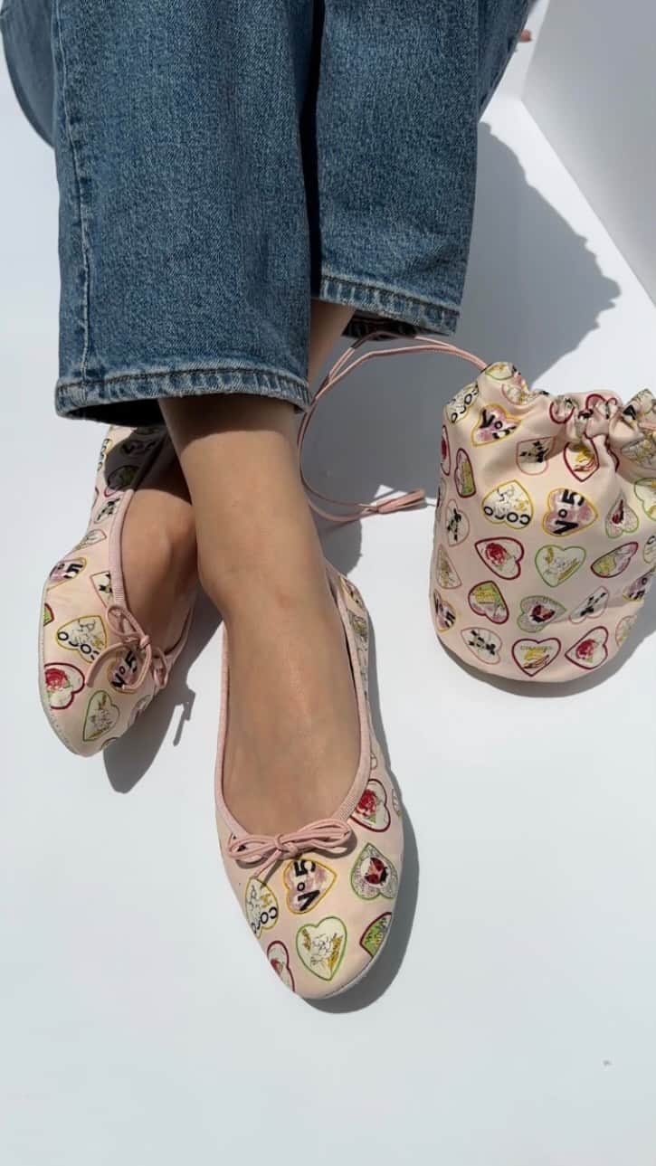 のインスタグラム：「Vintage 2006 Valentine Limited Design Room Shoes with a Pouch  Store Limited item DM us for more info📩 Shoes size 37  Product code : 69561  #chanelvintage #chanelvalentine #chanelshoes #chanelbag #chanellover」
