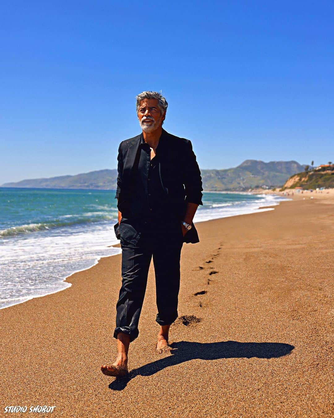 イーサイ・モラレスのインスタグラム：「⭐️ #ACTOR @esai_morales #2023 @espada_pr • #Celebrity #Portrait #Photographer @StudioShobot #canon #profoto #hollywood #paramount #missionImpossible #EsaiMorales #Malibu #LA 🇺🇸 #LosAngeles,#California #StudioShobot.com」