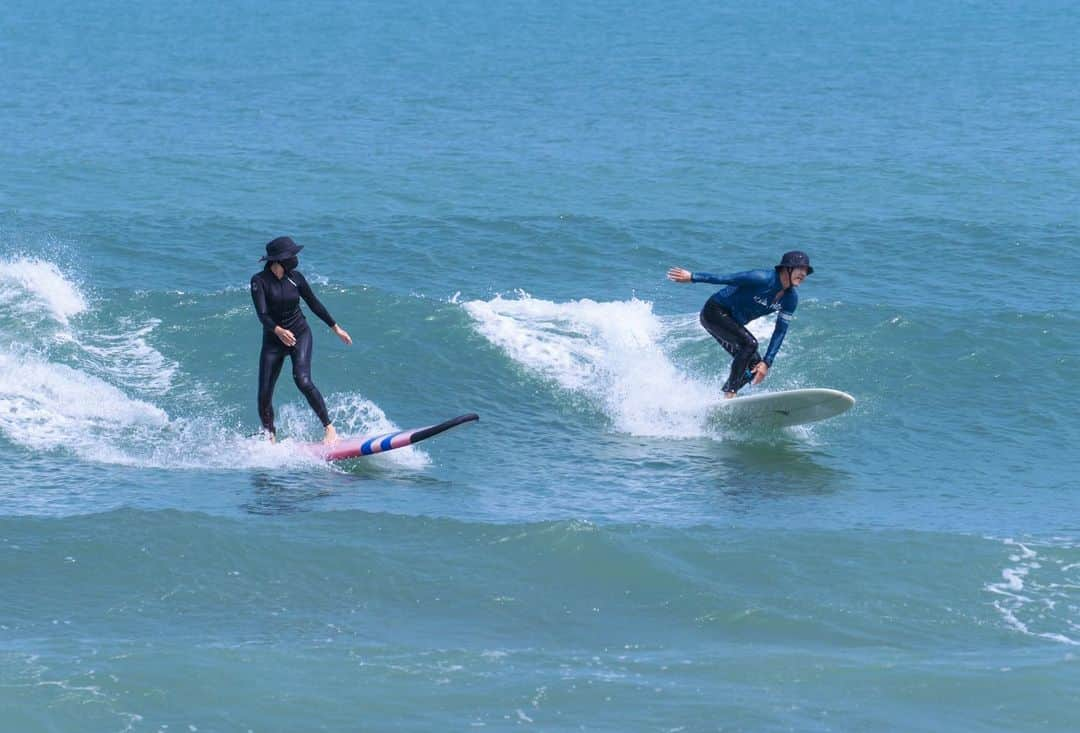 キム・オクビンさんのインスタグラム写真 - (キム・オクビンInstagram)「한 화면에 잡힌 이현승감독님🏄‍♂️, 제 파도예요. .주세요! ㅋㅋㅋㅋ」7月25日 19時15分 - kimokvin