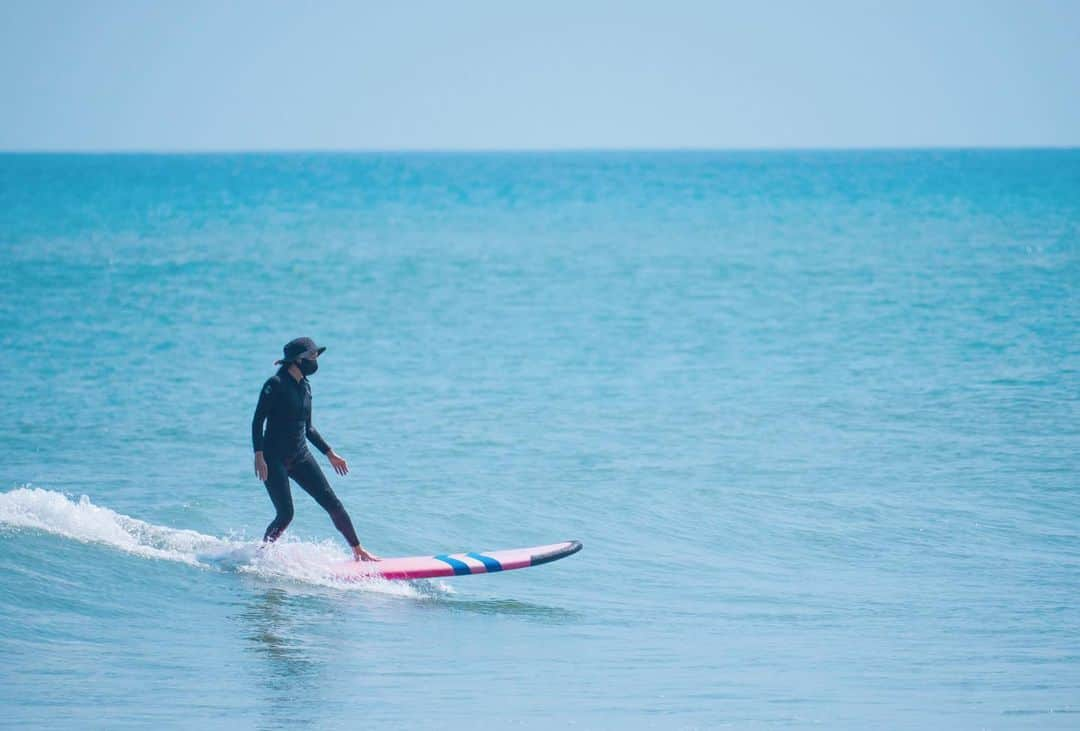 キム・オクビンさんのインスタグラム写真 - (キム・オクビンInstagram)「한 화면에 잡힌 이현승감독님🏄‍♂️, 제 파도예요. .주세요! ㅋㅋㅋㅋ」7月25日 19時15分 - kimokvin