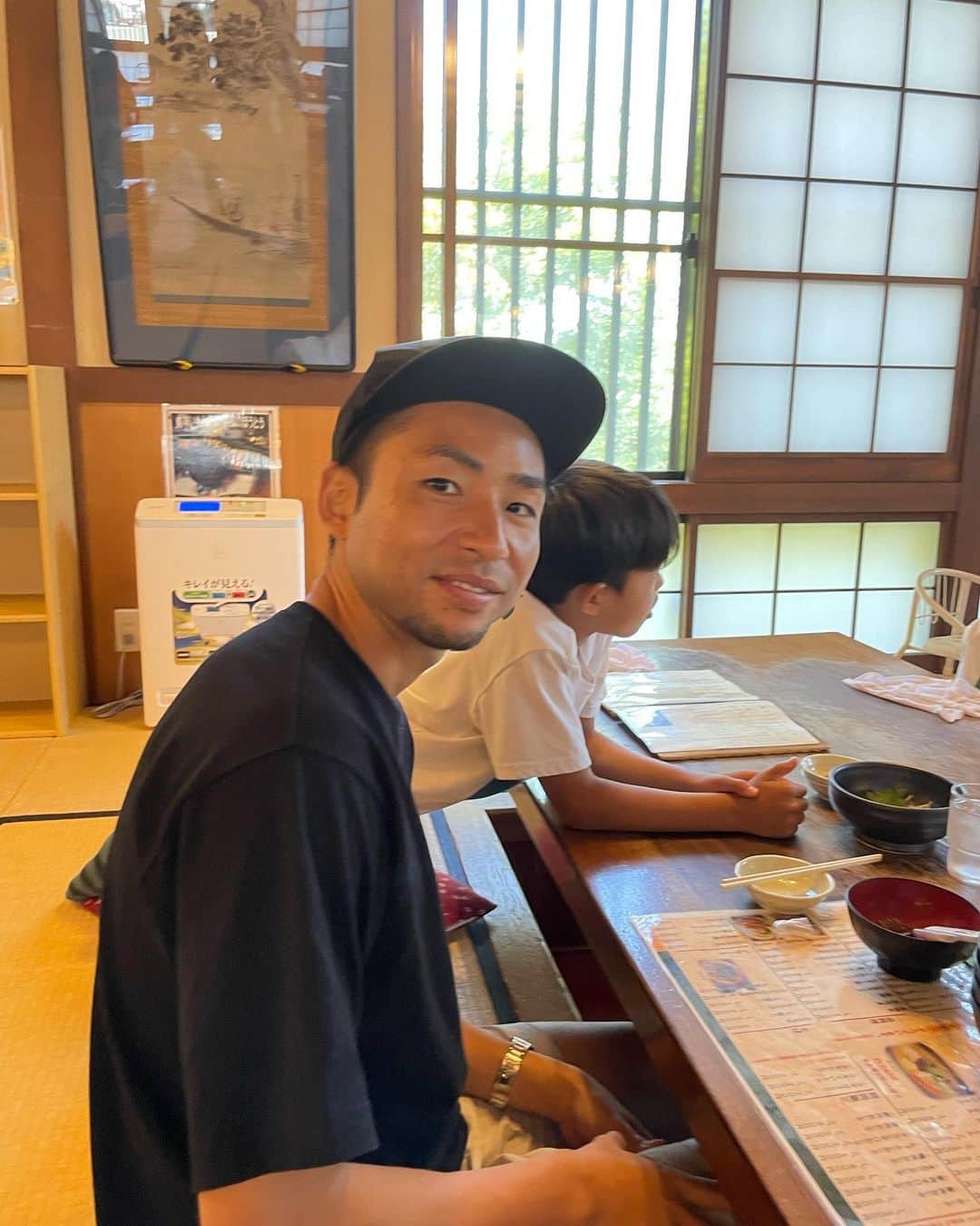 小林悠さんのインスタグラム写真 - (小林悠Instagram)「夏の思い出☀️🍉  家族と過ごす束の間のOFFでした☺️  忘れられない思い出になりました😊  次男が旅行中に『こんな楽しい旅行せこいって』という訳の分からないフレーズがパパとしてはとても嬉しかったです😁笑」7月25日 19時18分 - kobayashiyu11