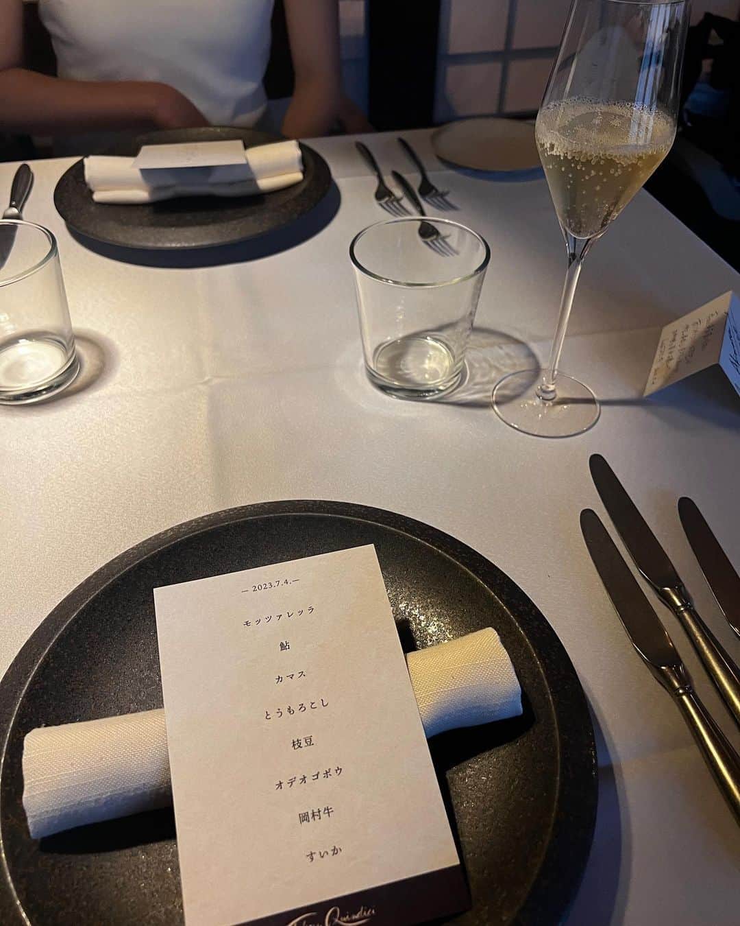 明松美玖さんのインスタグラム写真 - (明松美玖Instagram)「、 親友とピヨとの寛ぎ女子旅🌿  伊豆にあるお宿は自然エネルギーを活用し電力やガスも自給。すべてオフグリット仕様🌳  伊豆の食資源を使ったお料理も全て美味しかったです🌏  年々、静かな場所でリラックスしたくなります〜🌙」7月25日 19時20分 - shashishu_daily