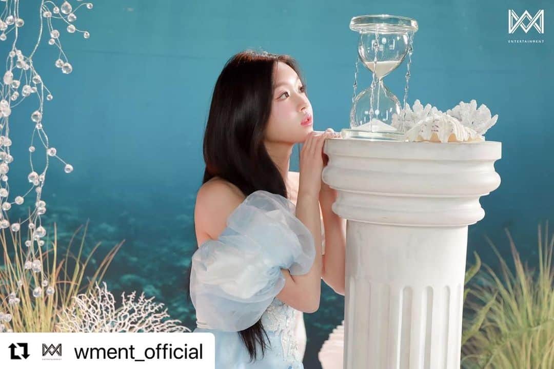 OH MY GIRLさんのインスタグラム写真 - (OH MY GIRLInstagram)「#Repost @wment_official ・・・ [오마이걸] 오마이걸이 돌아왔다는 소리가 들려♡ 여름이 들려 자켓 촬영 현장 비하인드ꔛ❤ 포스트 미리보기🔍  ➡ https://naver.me/F0wxhEtX  비하인드 스토리는 포스트를 통해 확인해주세요! 🎬  #오마이걸 #OHMYGIRL #OMG #여름이_들려」7月25日 19時21分 - wm_ohmygirl
