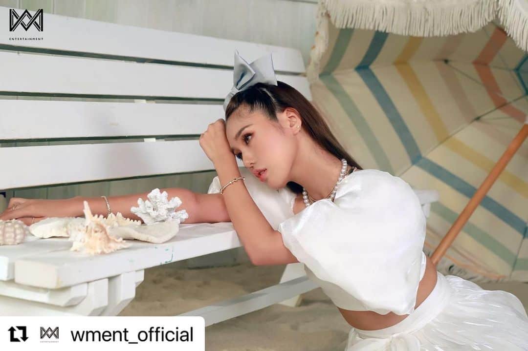OH MY GIRLさんのインスタグラム写真 - (OH MY GIRLInstagram)「#Repost @wment_official ・・・ [오마이걸] 오마이걸이 돌아왔다는 소리가 들려♡ 여름이 들려 자켓 촬영 현장 비하인드ꔛ❤ 포스트 미리보기🔍  ➡ https://naver.me/F0wxhEtX  비하인드 스토리는 포스트를 통해 확인해주세요! 🎬  #오마이걸 #OHMYGIRL #OMG #여름이_들려」7月25日 19時21分 - wm_ohmygirl