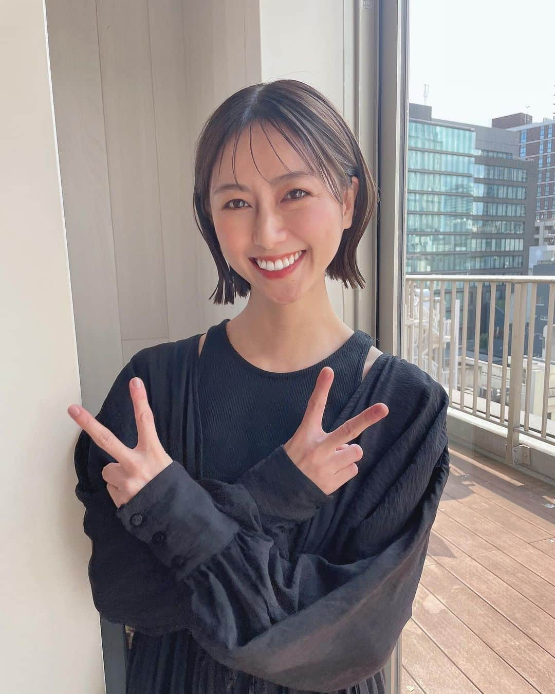 小坂温子さんのインスタグラム写真 - (小坂温子Instagram)「髪の毛さっぱりしました💇‍♀️ 久しぶりにこの長さ☺️ るんるん〜🩵 ミキティありがとう😍 #オリーブアッシュ  #カットカラー  #difinoakasaka」7月25日 19時22分 - kosaka_atsuko