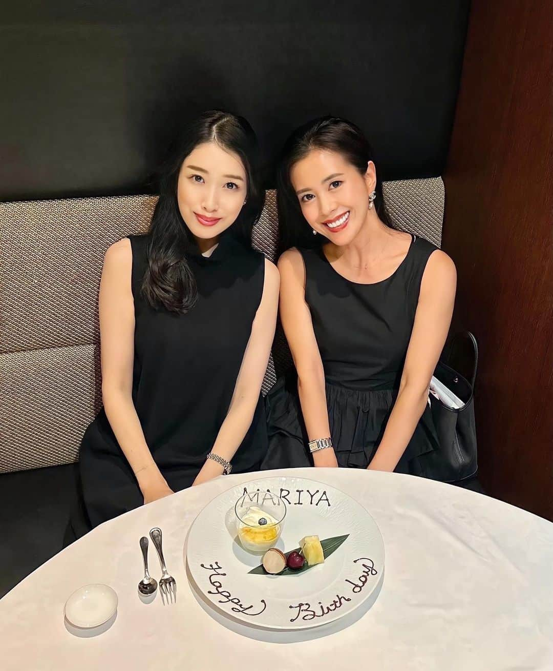 越馬千春さんのインスタグラム写真 - (越馬千春Instagram)「. @wakiyaichiemikitchen で @mariya_kuroda のお誕生日お祝いをしました✨🎂❤️  ワキヤは大好きな中華なので 麻理耶も気に入ってくれて嬉しかったな💕  気づいたら長い付き合いになってた私達✨ 竹を割ったような性格でストレートに物事を伝えてくれるので 一緒にいて本当に楽で居心地良い❣️🦁🐆  私と性格が違い過ぎて逆に魅力を感じます🤭🤍🐺  毎回楽しい時間をありがとう💕🥰 今年も素敵な1年になりますように✨😍らぶ❣️❣️  #Wakiya笑美茶樓 #Wakiya #ワキヤ#赤坂中華 #chiharukoshiba_restaurant#happybirthday #バースデー#バースデーランチ」7月25日 19時34分 - chiharukoshiba