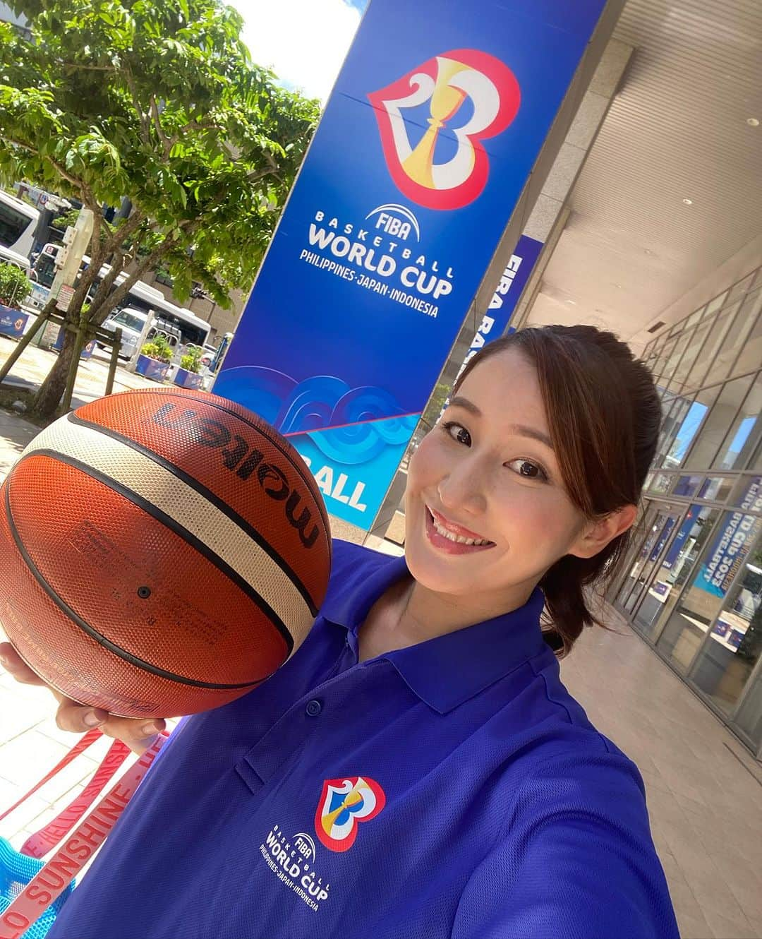 長嶺花菜さんのインスタグラム写真 - (長嶺花菜Instagram)「🏀 FIBAバスケットボールワールドカップ2023 in OKINAWA  開催まで1カ月✨  #タイムスビル前」7月25日 19時37分 - kana_nagamine