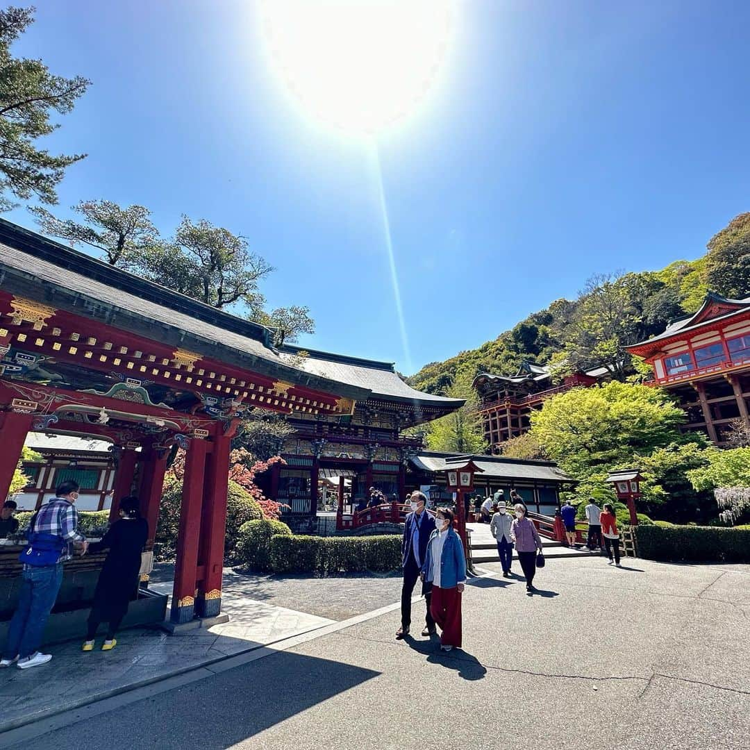 宇田恵菜さんのインスタグラム写真 - (宇田恵菜Instagram)「Nagasaki Trip 4月の長崎旅行ログ　一部佐賀あり  ①② 小長井町　#フルーツバス停 その名の通り、有明海沿いのバスの停留所が、フルーツ！ カブを停めて撮ってる人がいて、いーなー！！てなっちゃった！  ③④佐賀県鹿島市　祐徳稲荷神社 見た目から美しく、軽く山を登ってお参りも可能。  ⑤佐賀県　大魚神社の水中鳥居 干潮の時に鳥居を歩いてくぐれる！かつ、満潮でも鳥居が浮いていて美しい。  ⑥⑦長崎県雲仙市 岩戸神社 全くもって、知られていない山の中にある神社。30分ほどの往復で１組にしか遭遇しなかった。 ただ、参道の音、静けさの中の山の音、空気、どれをとっても素晴らしい。　google map開いた時に、ぱっとそこに呼ばれた笑  ⑧⑨⑩長崎県大村市　松本ツツジ園 春には満開で壁のようなツツジと、ネモフィラが満開になる！ ベストシーズンではなかったけど、たくさんのお花に囲まれて女性らしい気持ちを思い出させてくれる。  ------------------------------- #casting  #actress #shortfilm #キャスティング  #役者  #filmingcrew #filming #撮影中 #撮影クルー #leadactress #女優 #actresslife #スチール撮影 #黒髪 #blackhair 　#愛媛出身 #不動産女子 #japaneseactress  #長崎グルメ　#長崎旅行」7月25日 19時43分 - ena2727