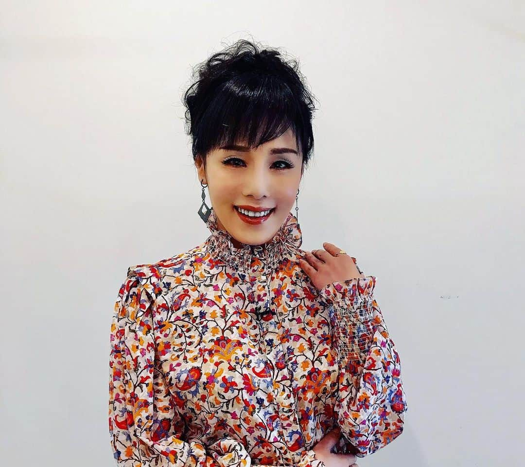 未唯mieさんのインスタグラム写真 - (未唯mieInstagram)「テレビ出演、致します📺 NTV「行列のできる相談所」  7/30(日)  21:00〜21:55  司会の東野幸治さんと共演の中山秀征さんの溢れるピンク・レディー愛に驚き❣️ 思い出話が止まらない😄  あの人って、本当は昔から本当に優しい😊🙏  どうぞお楽しみ下さいませ(*^^*)💖  #行列のできる相談所  #日テレ　#ntv #東野幸治 #中山秀征 #中島健人 #黒田啓蔵（ヘアメイク） #清水けい子（スタイリスト） #未唯mie  #未唯 #ミイ　#みい　#ミー」7月25日 19時45分 - mie_doux