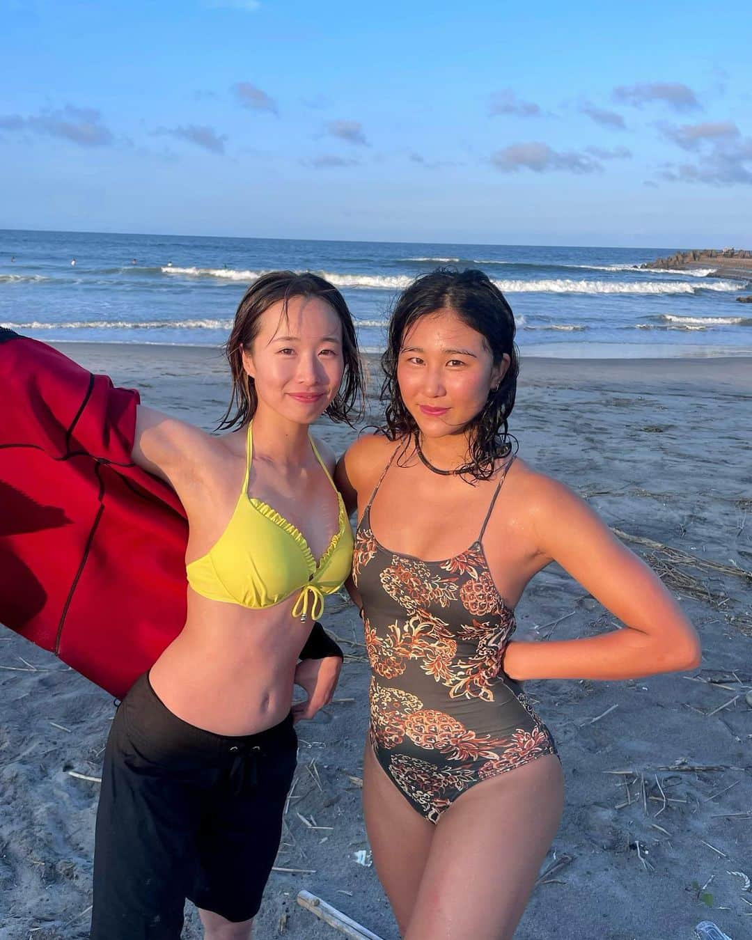 鬼塚雅のインスタグラム：「. Summer mood🌴🏄‍♀️🌺🐳  くぅるとの夏の思い出🌻 映えてるのは最初の一枚だけです笑  #夏の思い出 #夏 #summer」